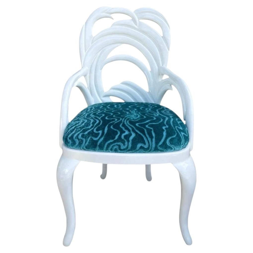 Sedia a braccio Pal Leaf in lacca bianca Hollywood Regency