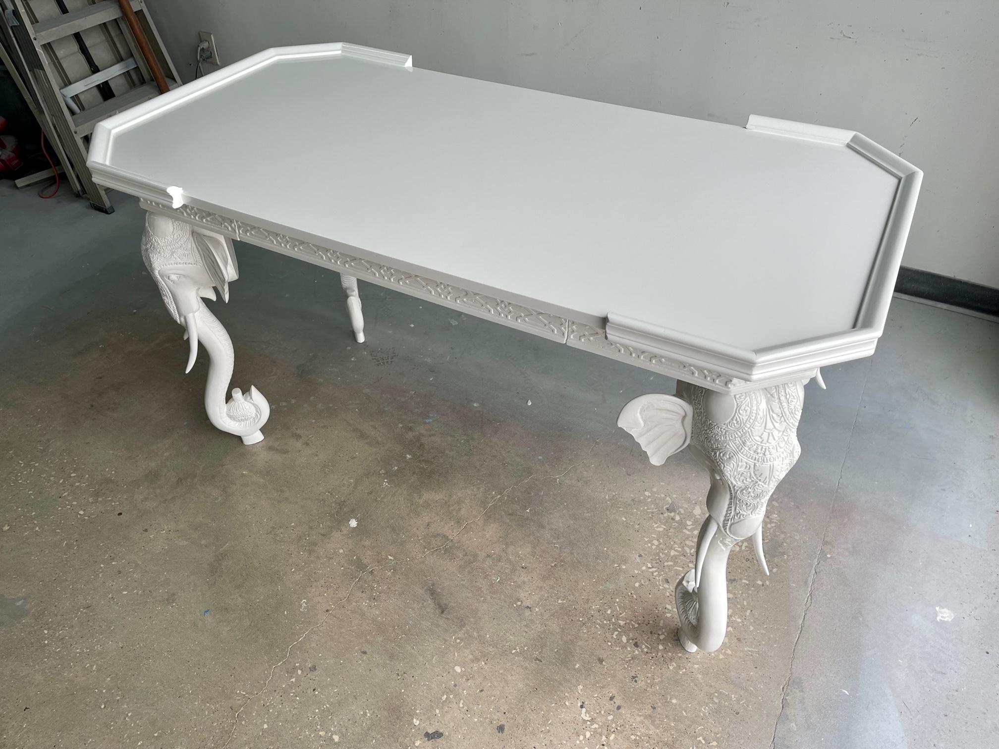 Hollywood Regency White Lacquered Desk or Console by Gampel-Stoll In Good Condition For Sale In Houston, TX