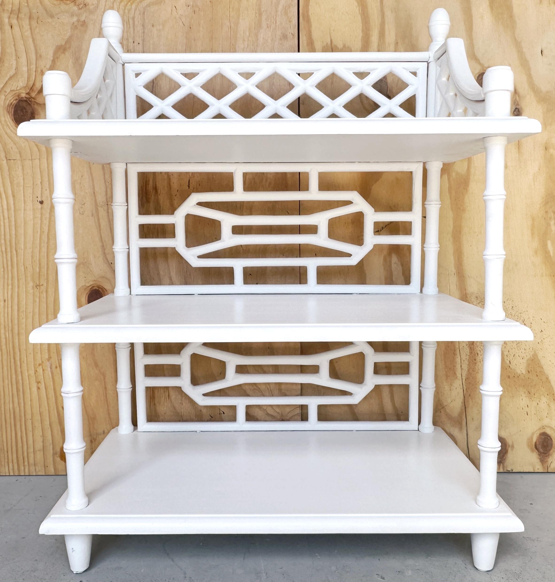 Hollywood Regency White Lacquered Diminutive Three-Tier Pagoda Etagere/Shelf 

A stunning Hollywood Regency white lacquered diminutive three-tier pagoda étagère, a perfect fusion of sleek design and sturdy quality. This fine piece epitomizes the