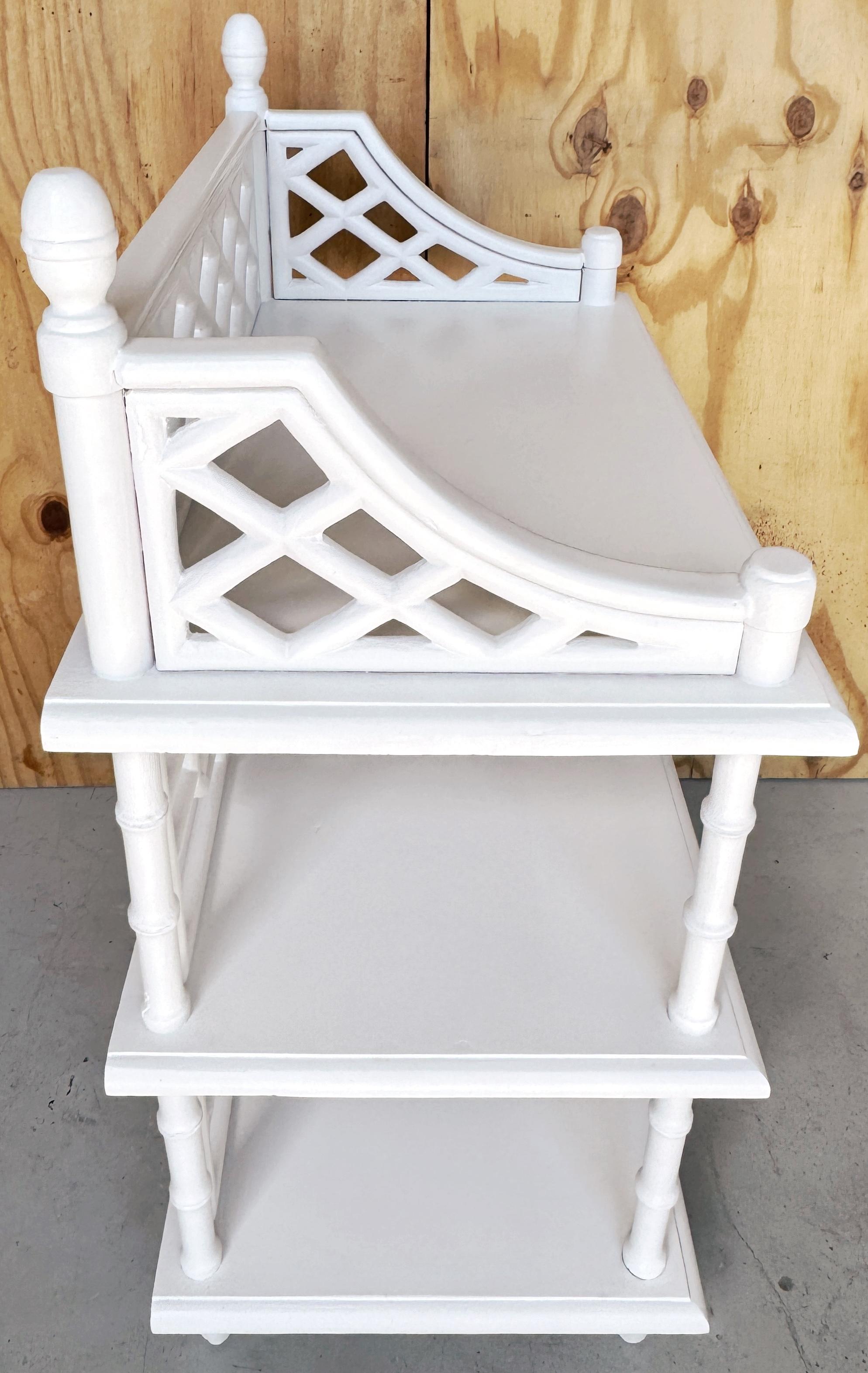 Contemporary Hollywood Regency White Lacquered Diminutive Three-Tier Pagoda Etagere /Shelf For Sale