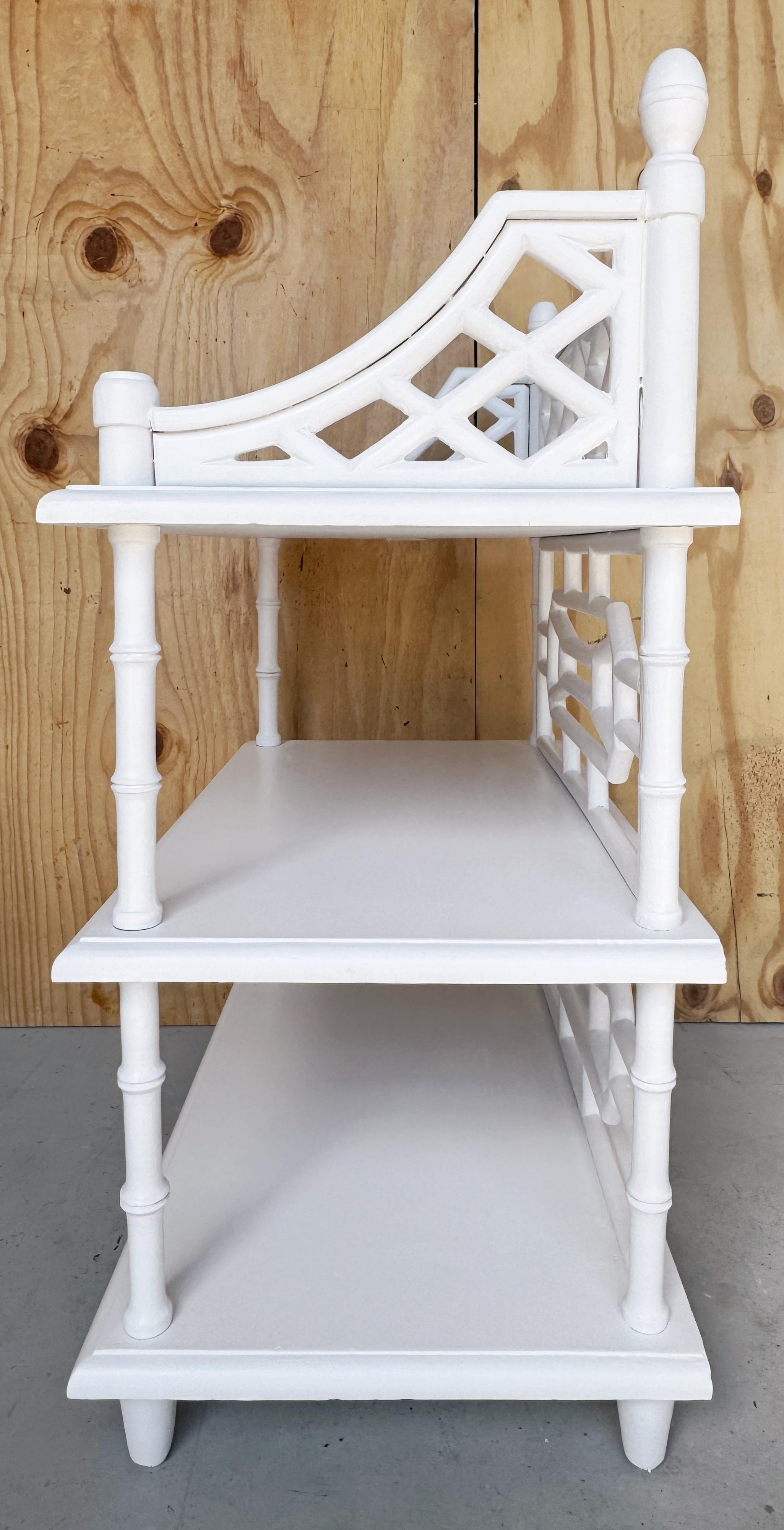 Hollywood Regency White Lacquered Diminutive Three-Tier Pagoda Etagere /Shelf For Sale 1