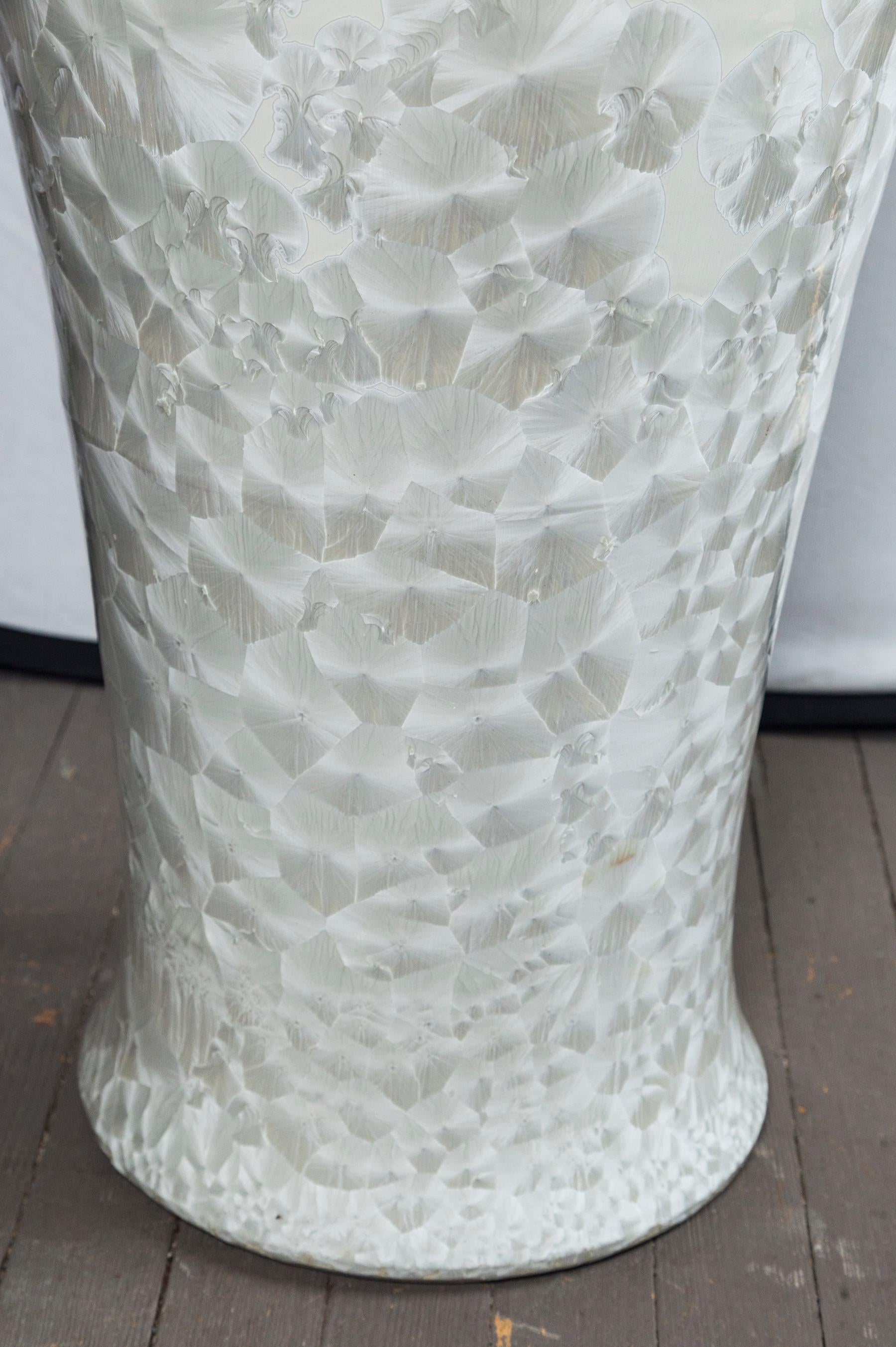 Hollywood Regency White on White Porcelain Floor Vase In Good Condition For Sale In Woodbury, CT