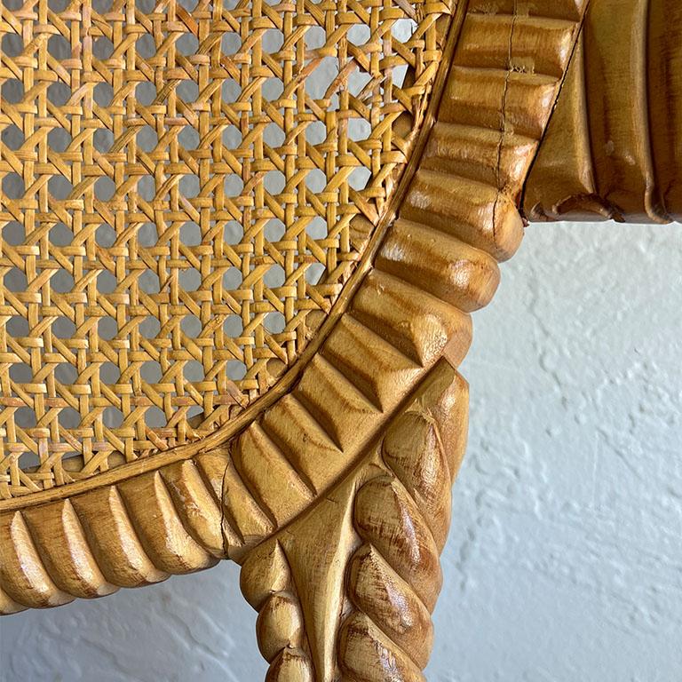 20ième siècle Chaise à accoudoir à motif de corde torsadée en Wood Wood et Cane Hollywood Regency - Espagne en vente