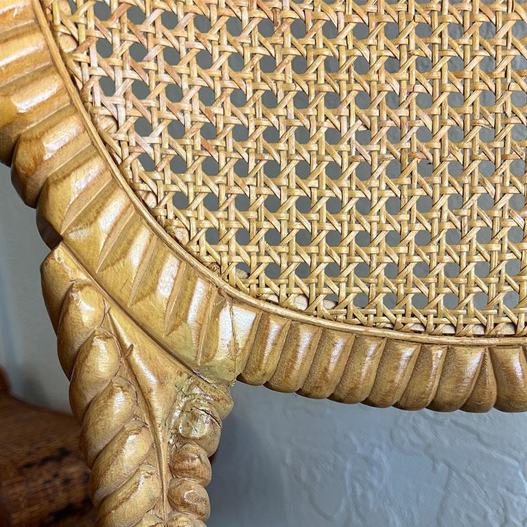 Chaise à accoudoir à motif de corde torsadée en Wood Wood et Cane Hollywood Regency - Espagne en vente 1