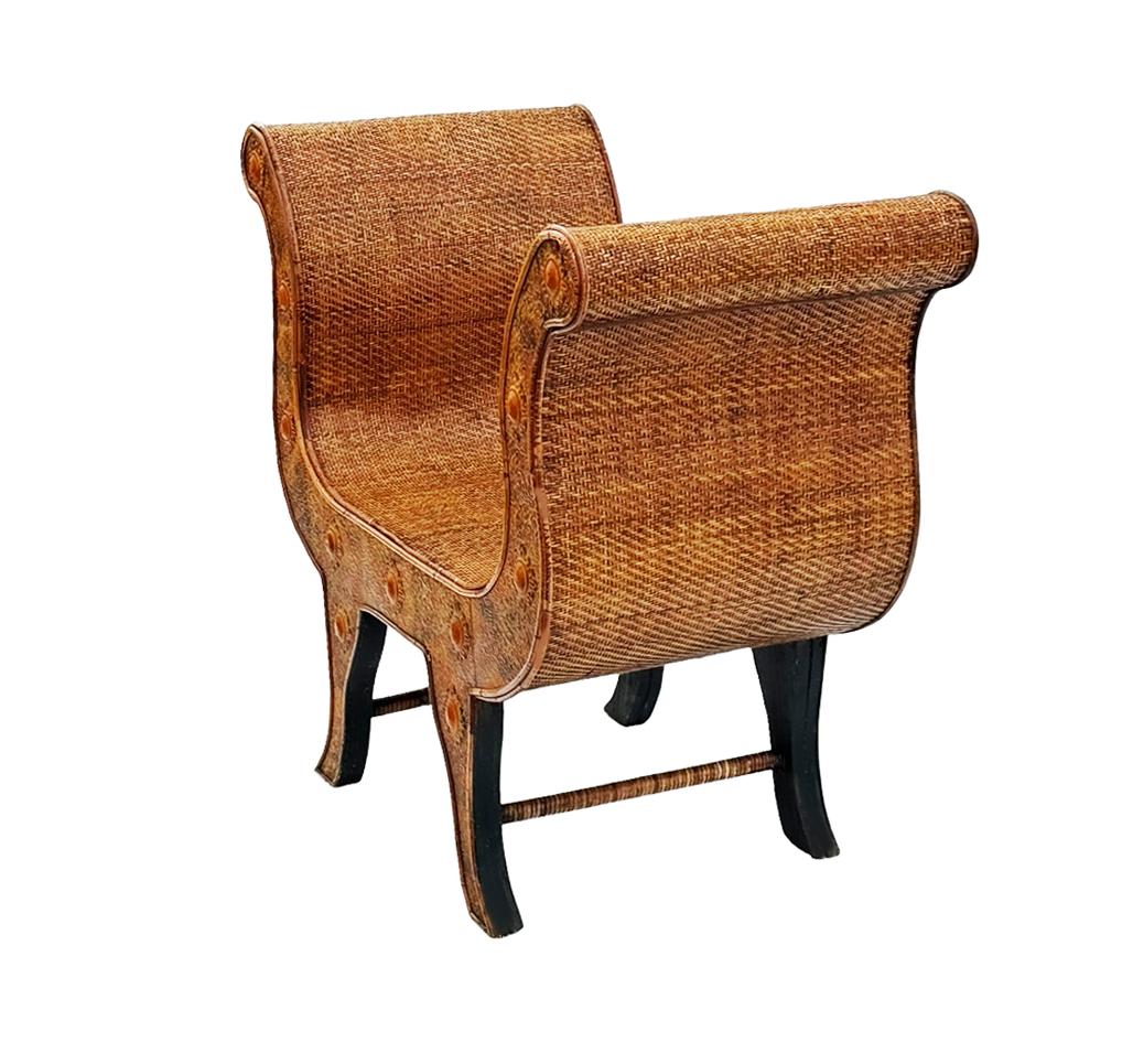 Hollywood Regency Banc, tabouret ou chaise sculpturale en bois et rotin de style régence hollywoodienne en vente