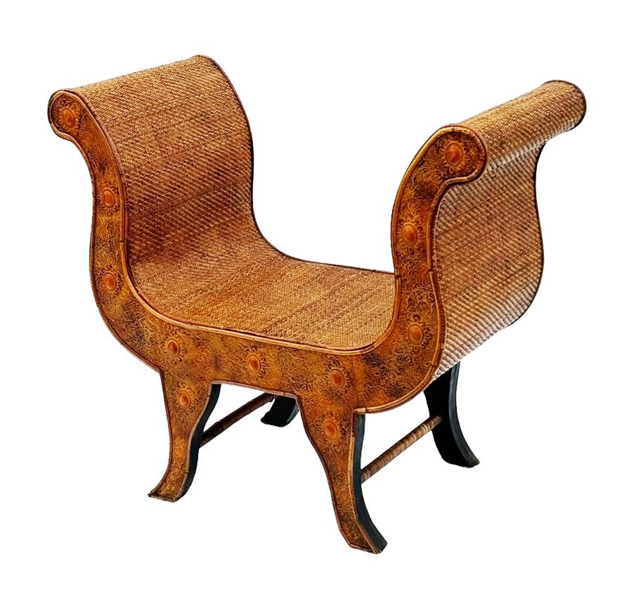 Fin du 20e siècle Banc, tabouret ou chaise sculpturale en bois et rotin de style régence hollywoodienne en vente