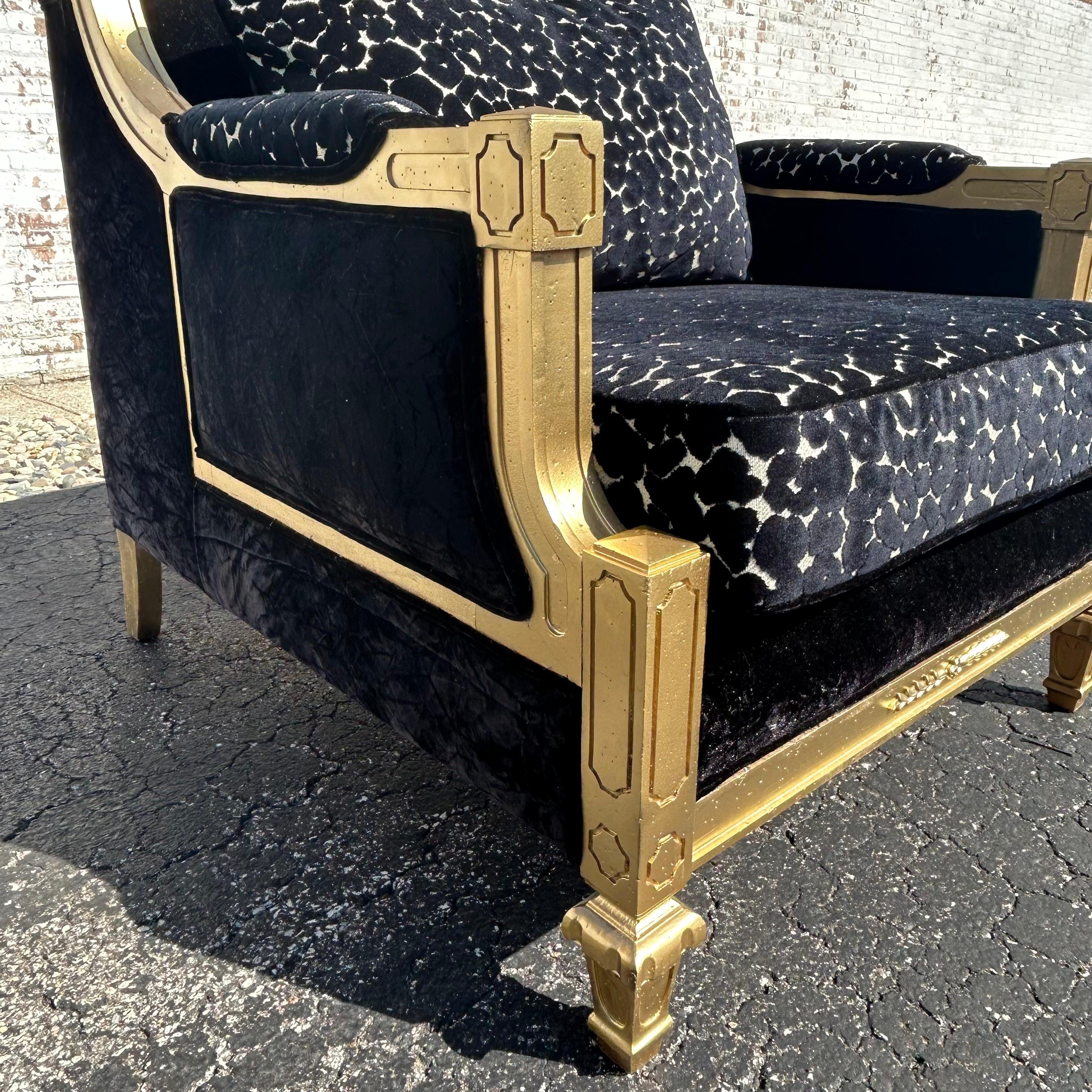 Hollywood Regency Wood-Framed Armchair in Black Velvet and Gold In Good Condition For Sale In Munster, IN