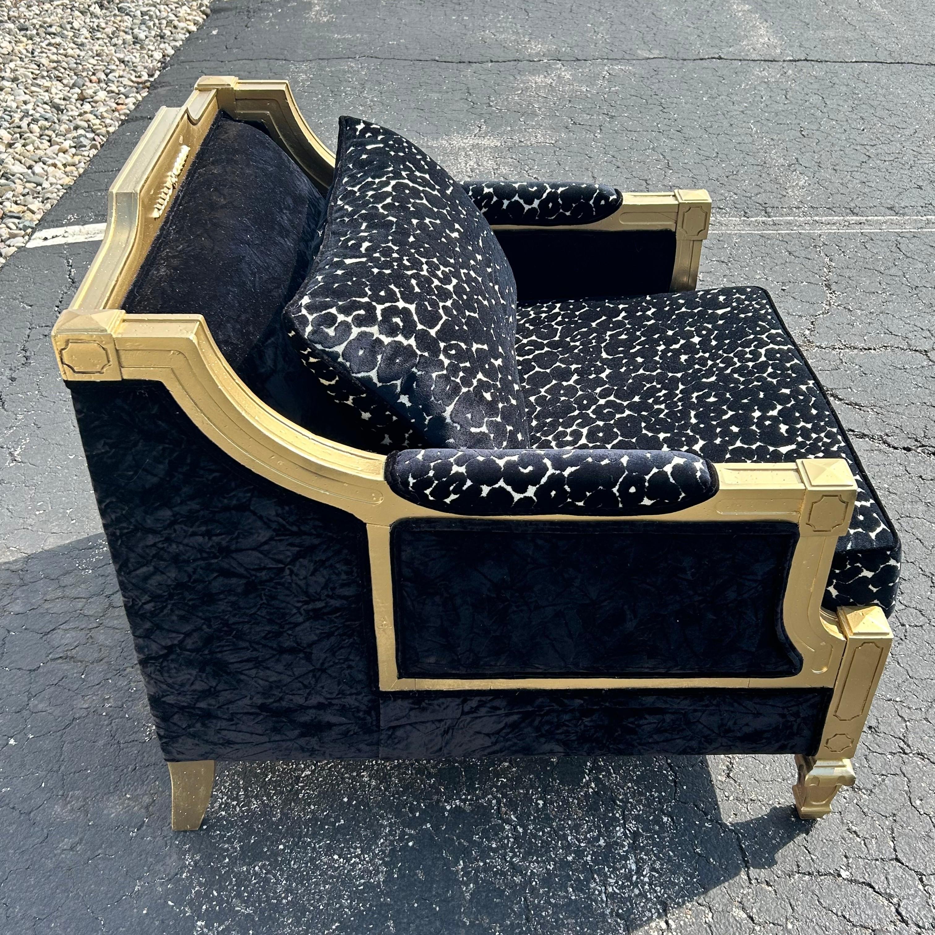 Hollywood Regency Wood-Framed Armchair in Black Velvet and Gold For Sale 1