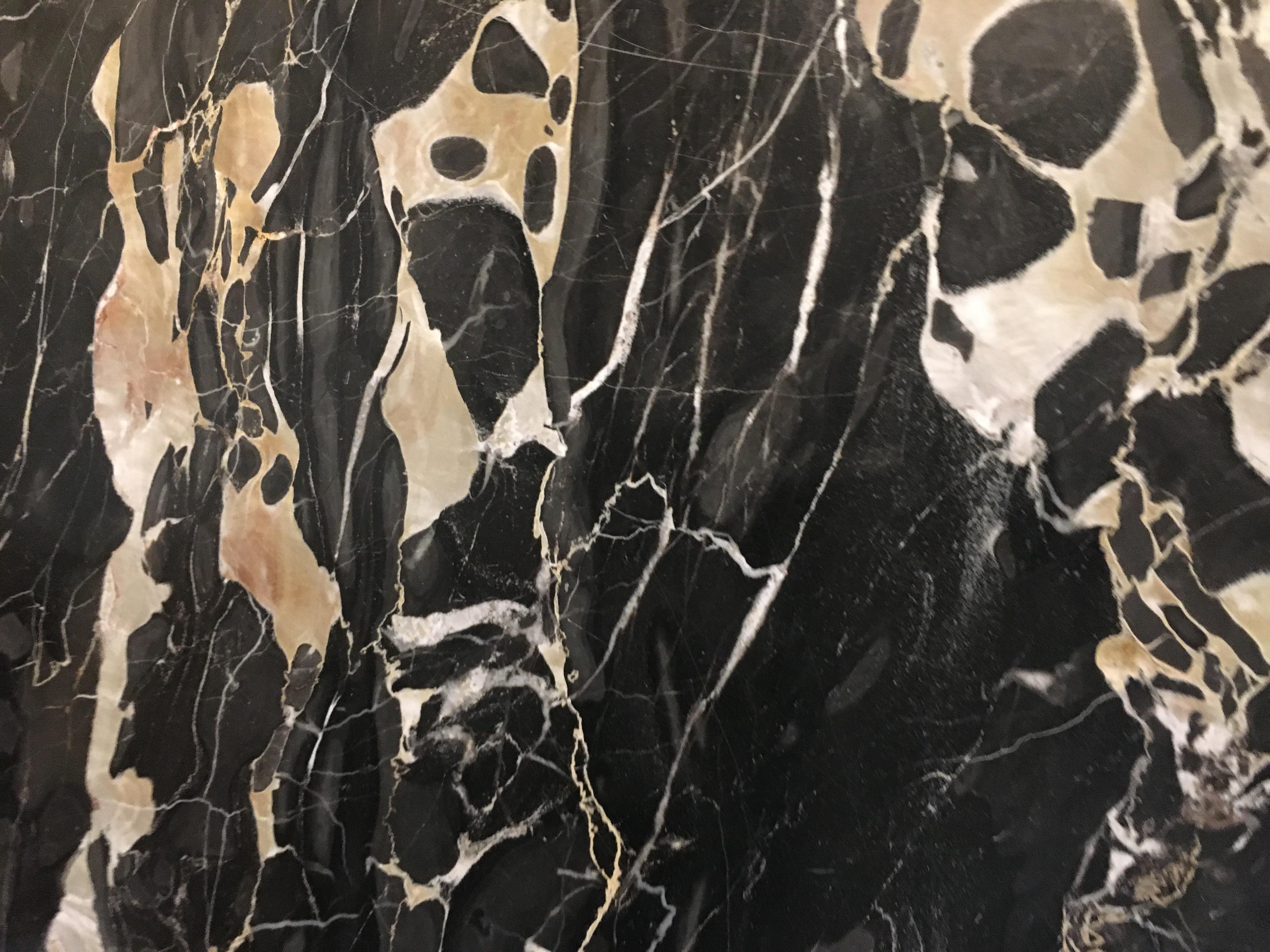 Consola de hierro forjado y mármol portoro Hollywood Regency en venta 3