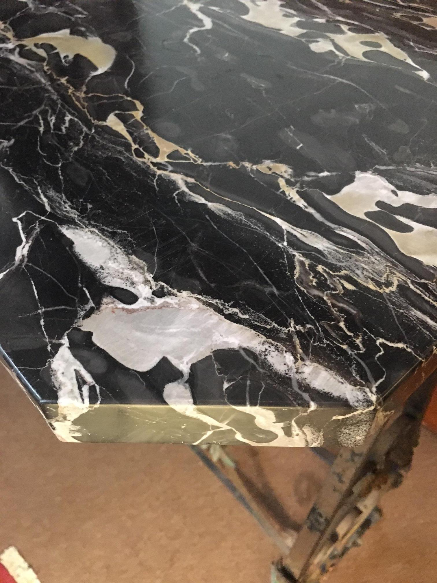 Consola de hierro forjado y mármol portoro Hollywood Regency en venta 4