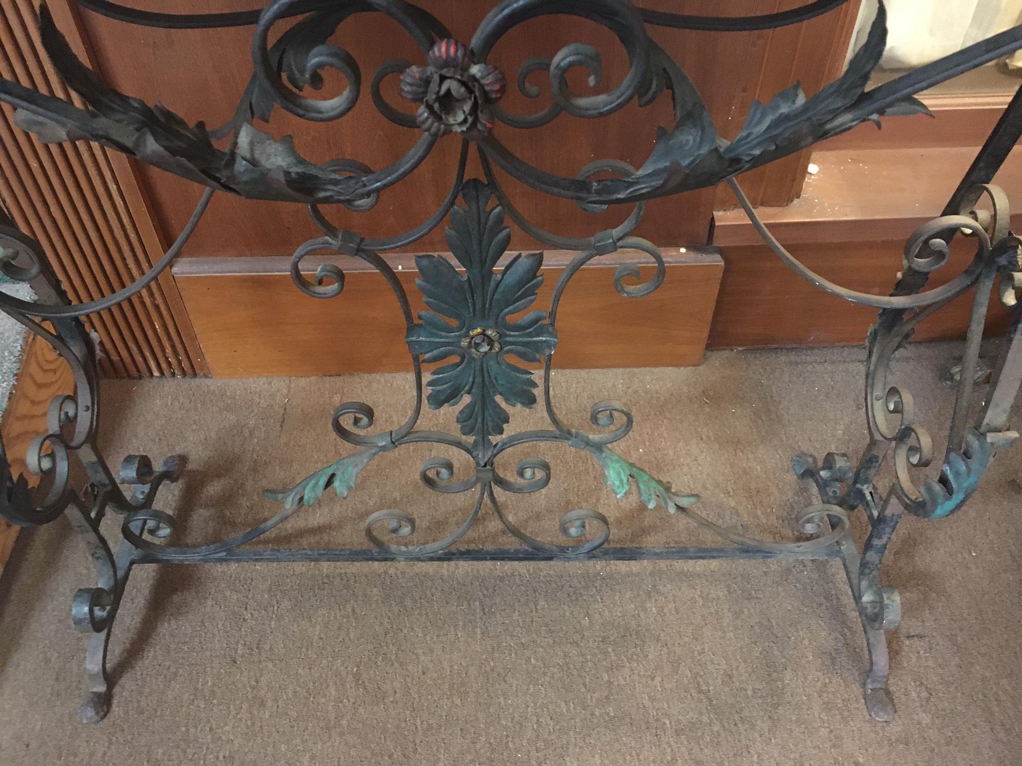 Consola de hierro forjado y mármol portoro Hollywood Regency Francés en venta