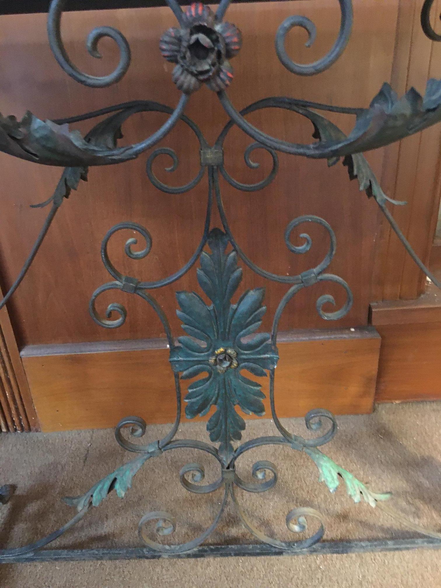 Consola de hierro forjado y mármol portoro Hollywood Regency Hierro forjado en venta