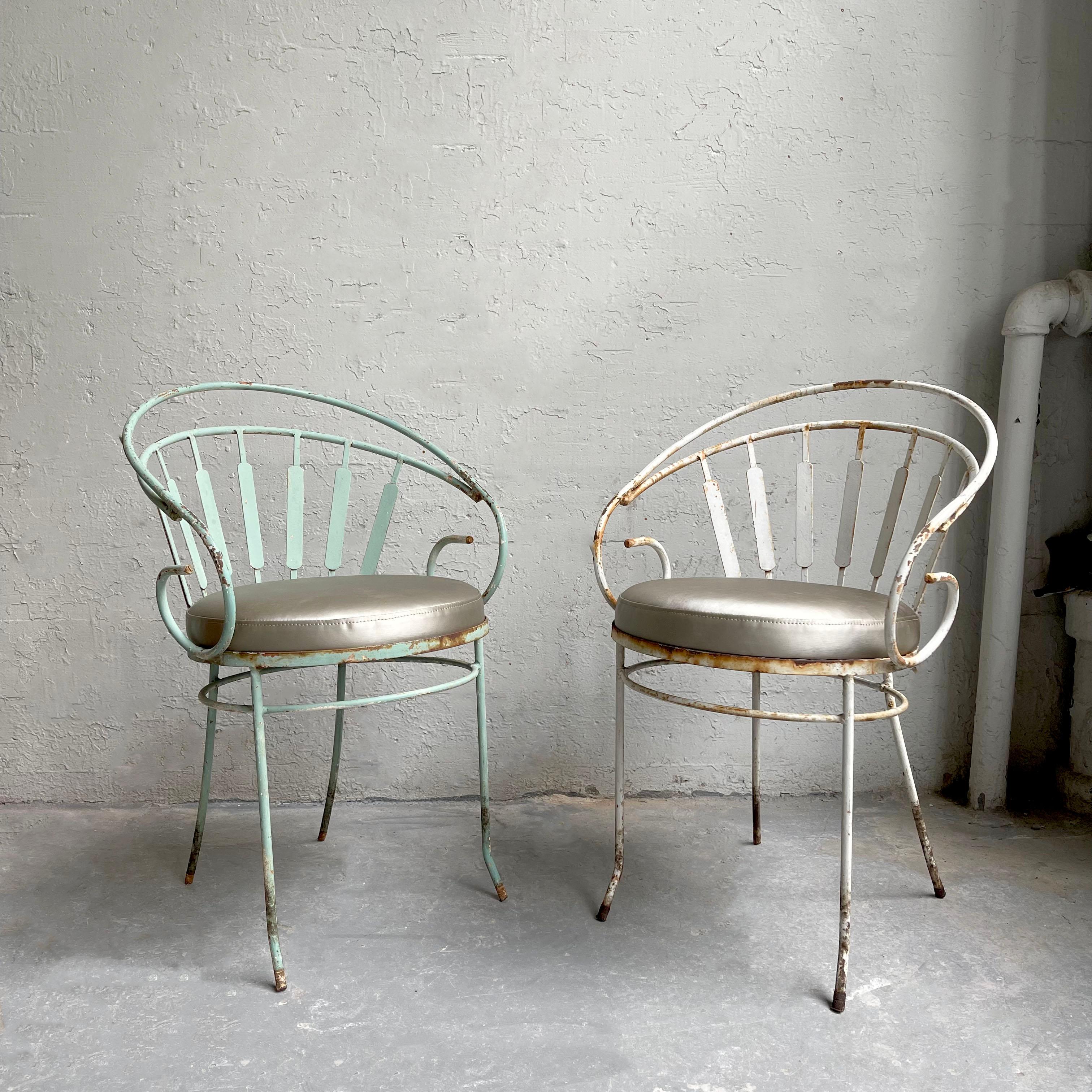 Tissu Ensemble de chaises de jardin en fer forgé Hollywood Regency en vente