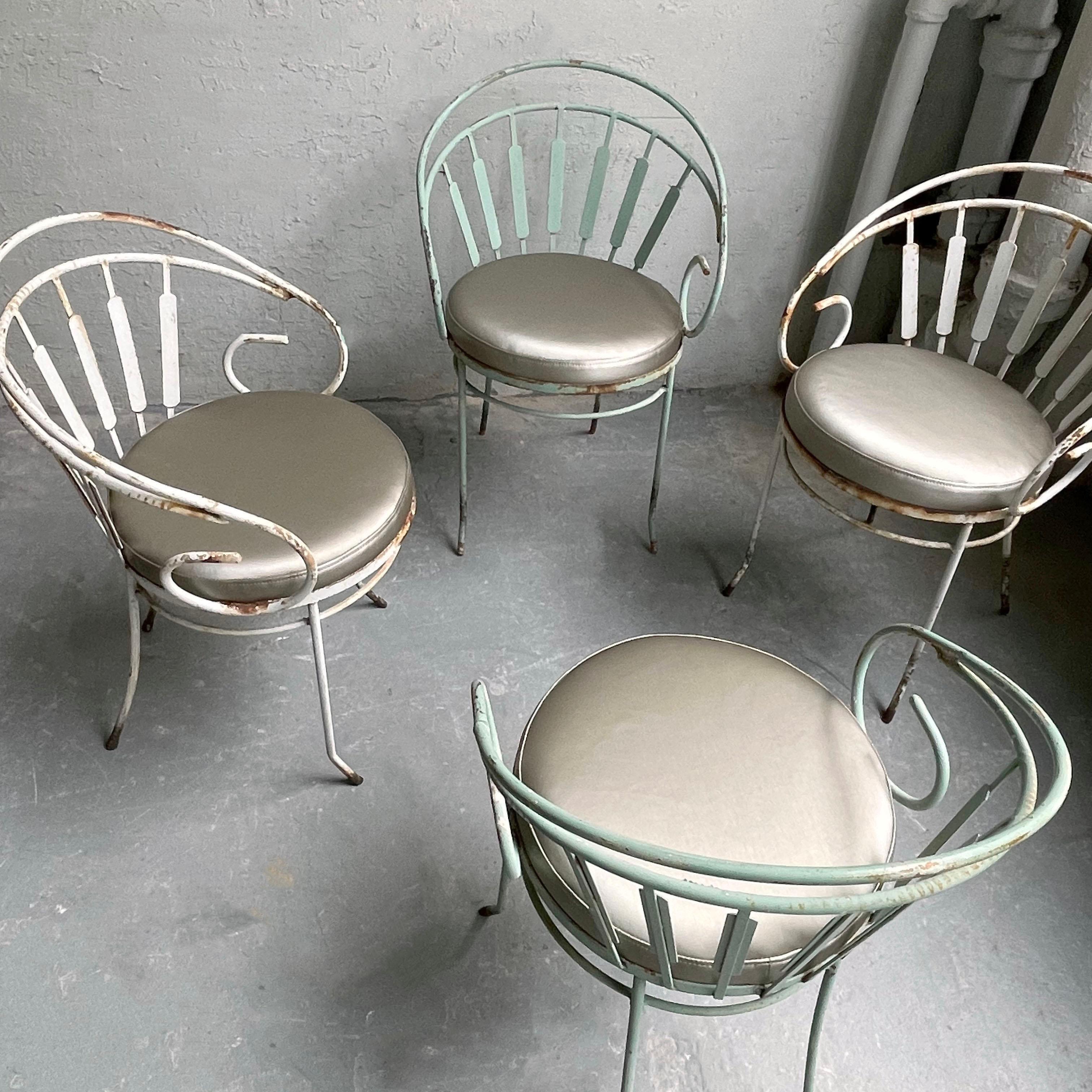 Ensemble de chaises de jardin en fer forgé Hollywood Regency en vente 1