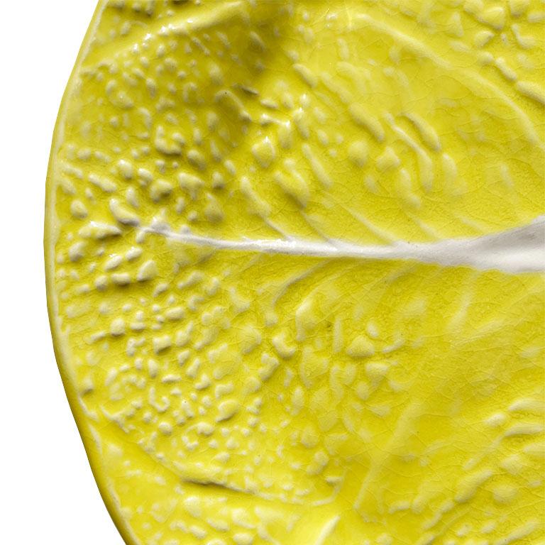 Piatto o vassoio da portata Hollywood Regency Yellow Cabbage Ware di Secla Portugal In condizioni buone in vendita a Oklahoma City, OK