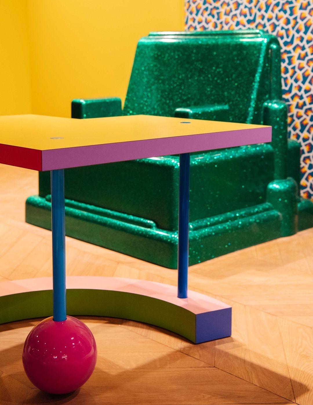 Hollywood is like the concrete result of what might happen when we toss geometric solids into the air, allowing them to magically come together in an unusual, unexpected object. The three legs in different hues seem to pierce the top, while the