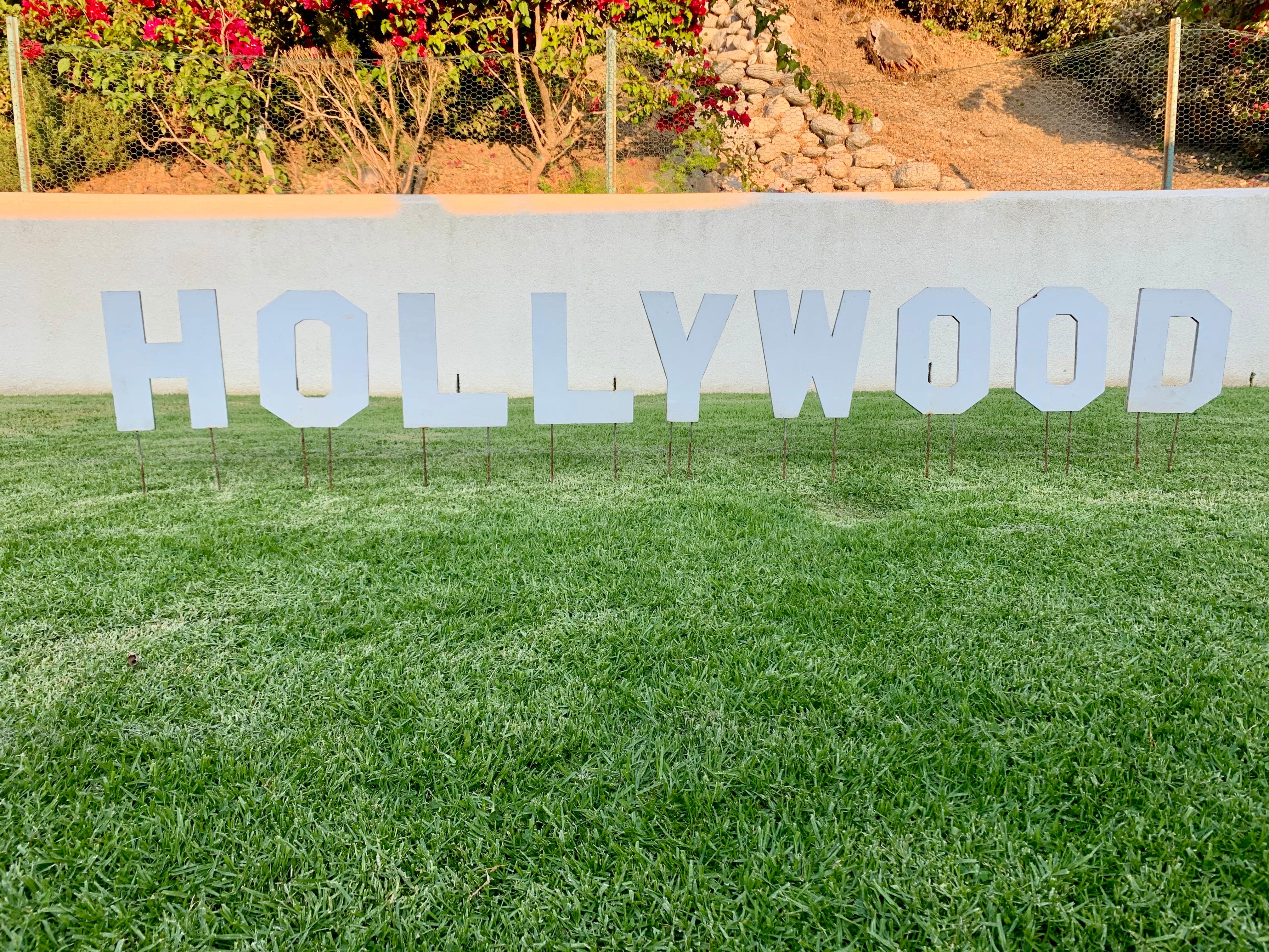 Hollywood signiertes Künstlermodell im Angebot 11