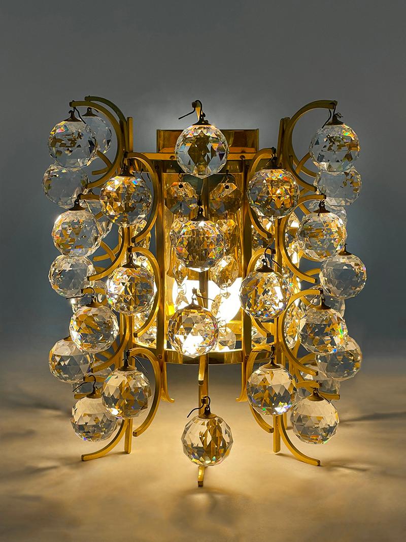Hollywood style brass wall lamps with crystal balls In Good Condition For Sale In Delft, NL