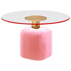 Tavolo da pranzo Miami in stile Hollywood del XXI secolo in velluto rosa e ottone lucido