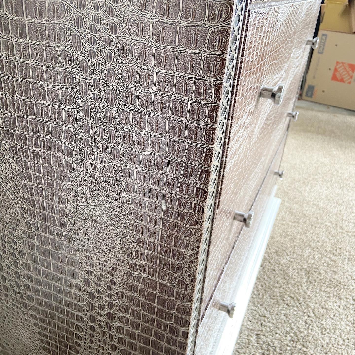 Fine XX secolo Hollywood Swank Faux Gator Highboy - Scrivania combinata di Michael Amini in vendita