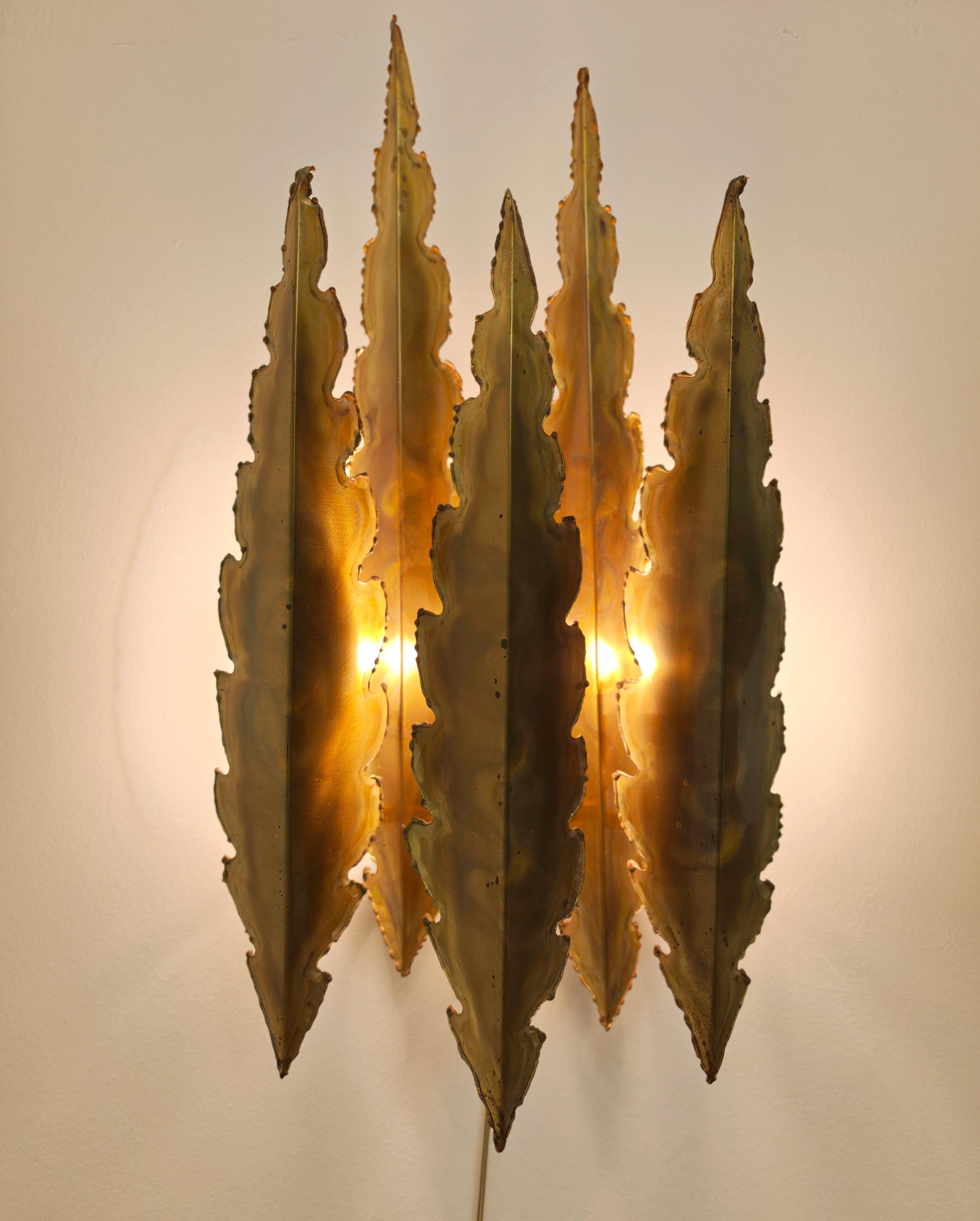 Danois I Holm lampe murale en laiton avec diffuseurs en forme de feuilles Danemark 60s Mid-Century en vente