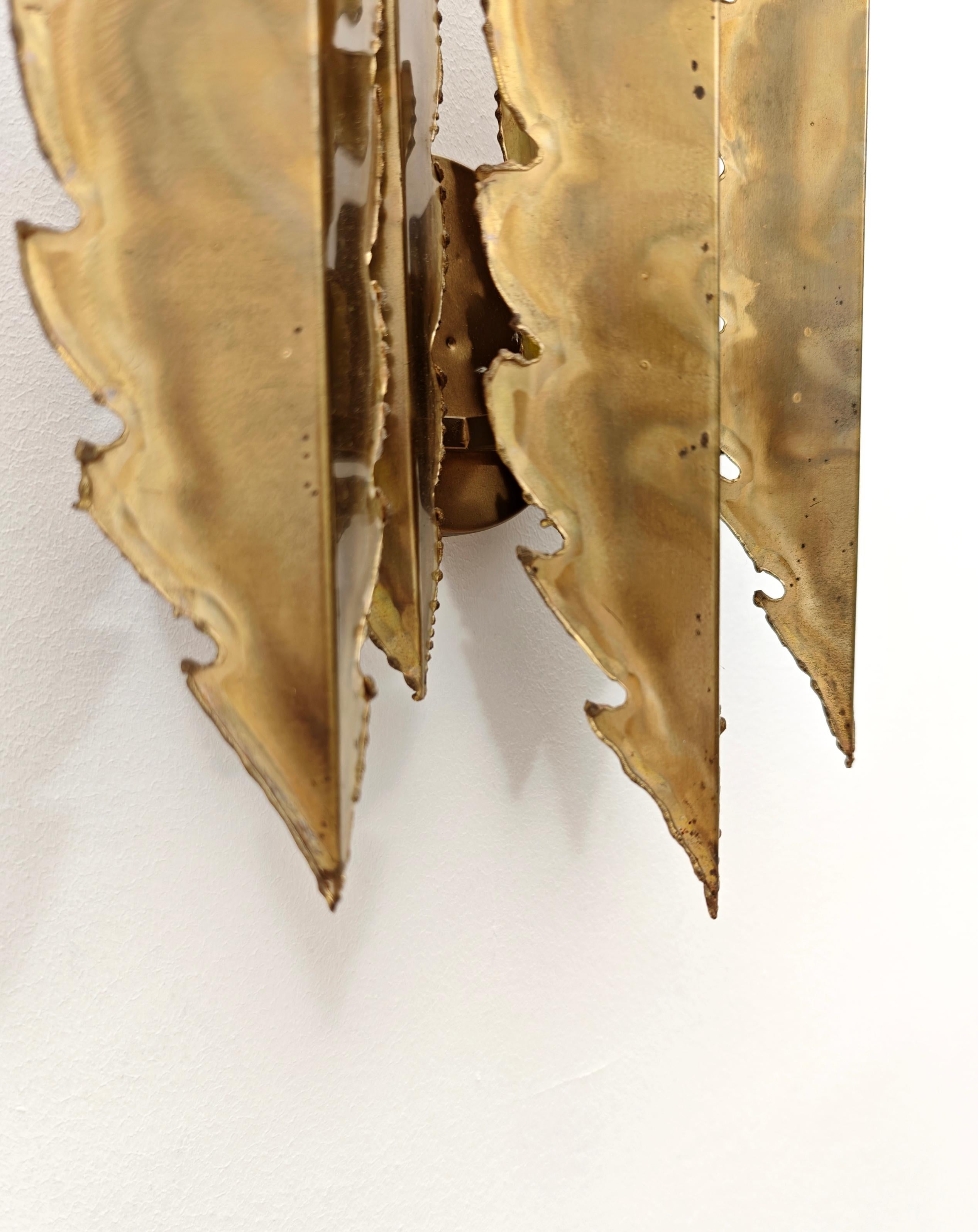 Laiton I Holm lampe murale en laiton avec diffuseurs en forme de feuilles Danemark 60s Mid-Century en vente