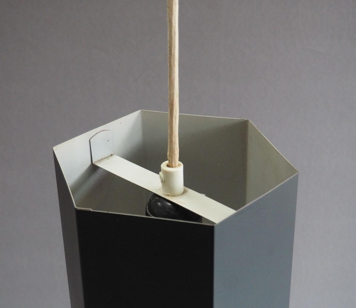 Holm Sørensen lampe suspendue en métal noir avec verre, 1960s en vente 3