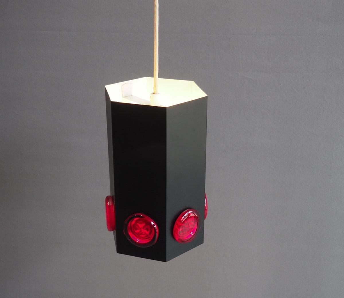 Scandinave moderne Holm Sørensen lampe suspendue en métal noir avec verre, 1960s en vente