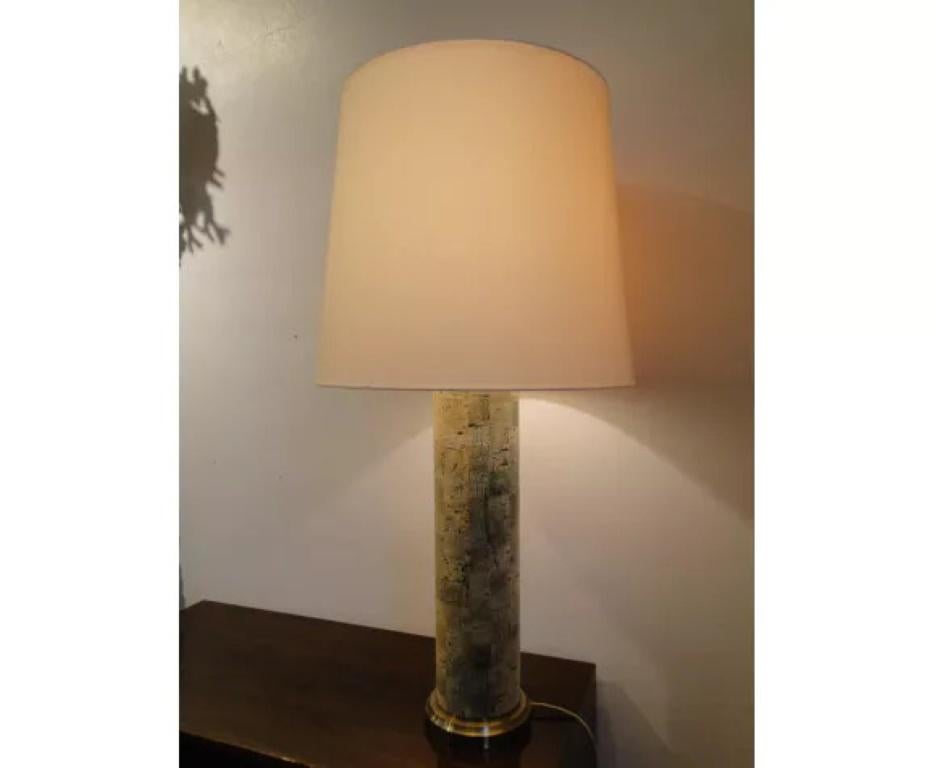 Very nice lamp stand from Holm Sørensen from the 1960s.

In cork with the top and bottom of the lamp in brass.

Stamped under the lamp.

Sold without the shade.

The lamp works with all electric current 110 /220 Volts. 

The lamp will be