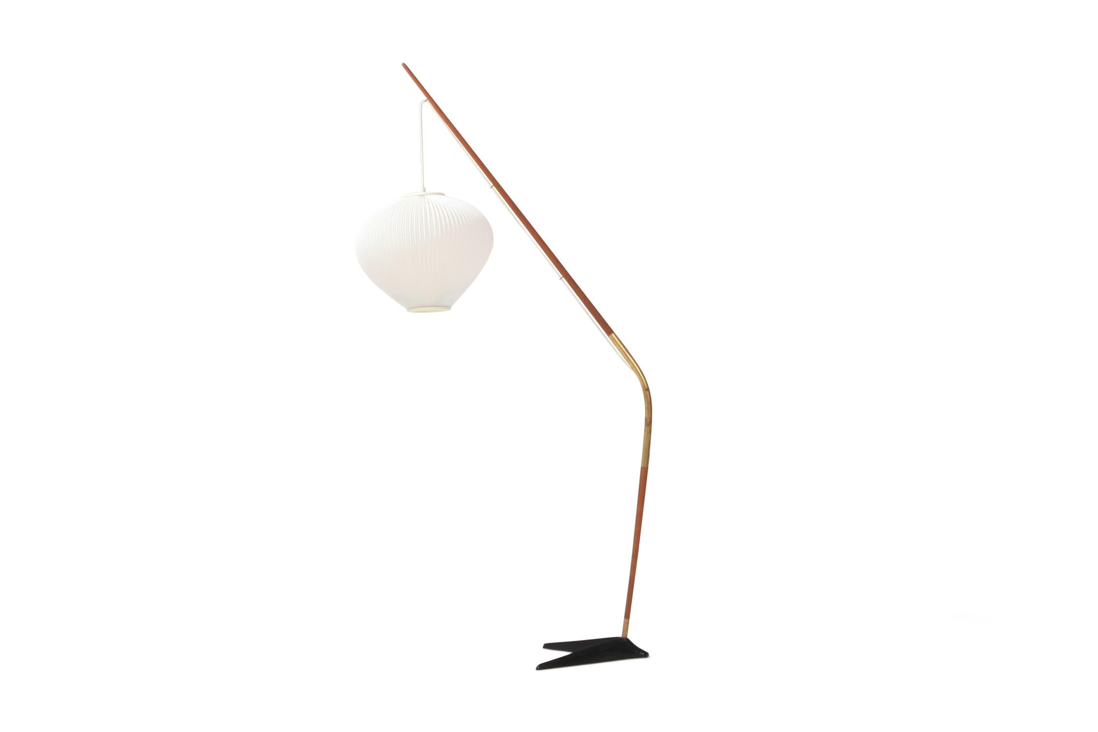Midcentury floor lamp in teak with a black iron base and brass details. 
Comes with the original shade and finish. 

Designed by Holm Sørensen in the late 1950s, Denmark. 

A gorgeous example of the midcentury Scandinavian design and