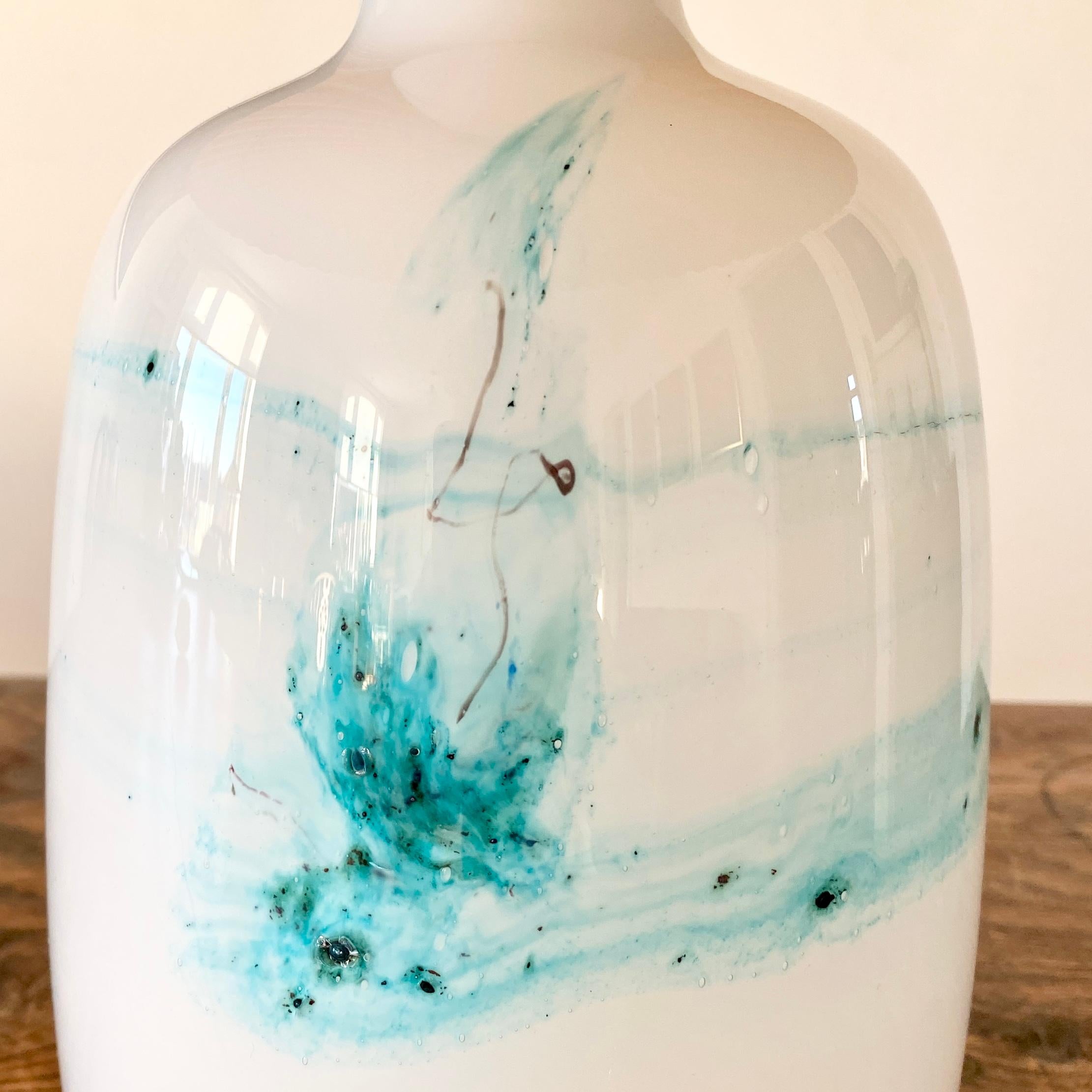 Lampe en verre d'art Holmegaard en blanc et opaline turquoise de Michael Bang en vente 9