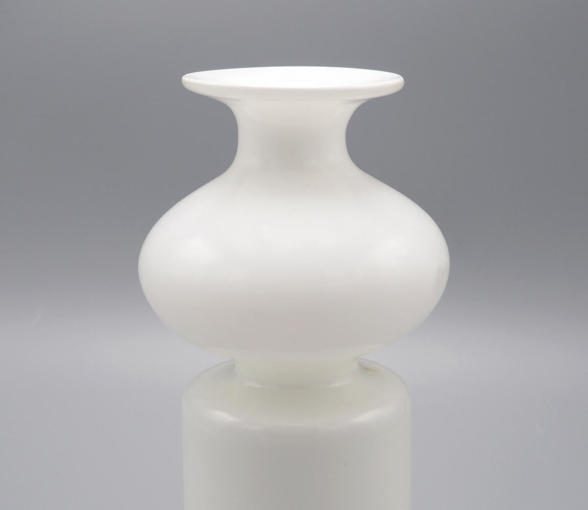 Holmegaard Carnaby white cased vase by Per Lütken In Excellent Condition In HEILOO, NL
