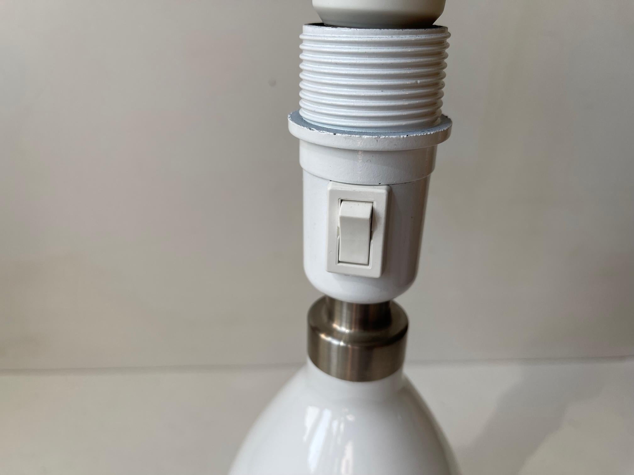Holmegaard Cocoon-Tischlampe von Peter Svarrer aus weißem Glas im Zustand „Gut“ im Angebot in Esbjerg, DK