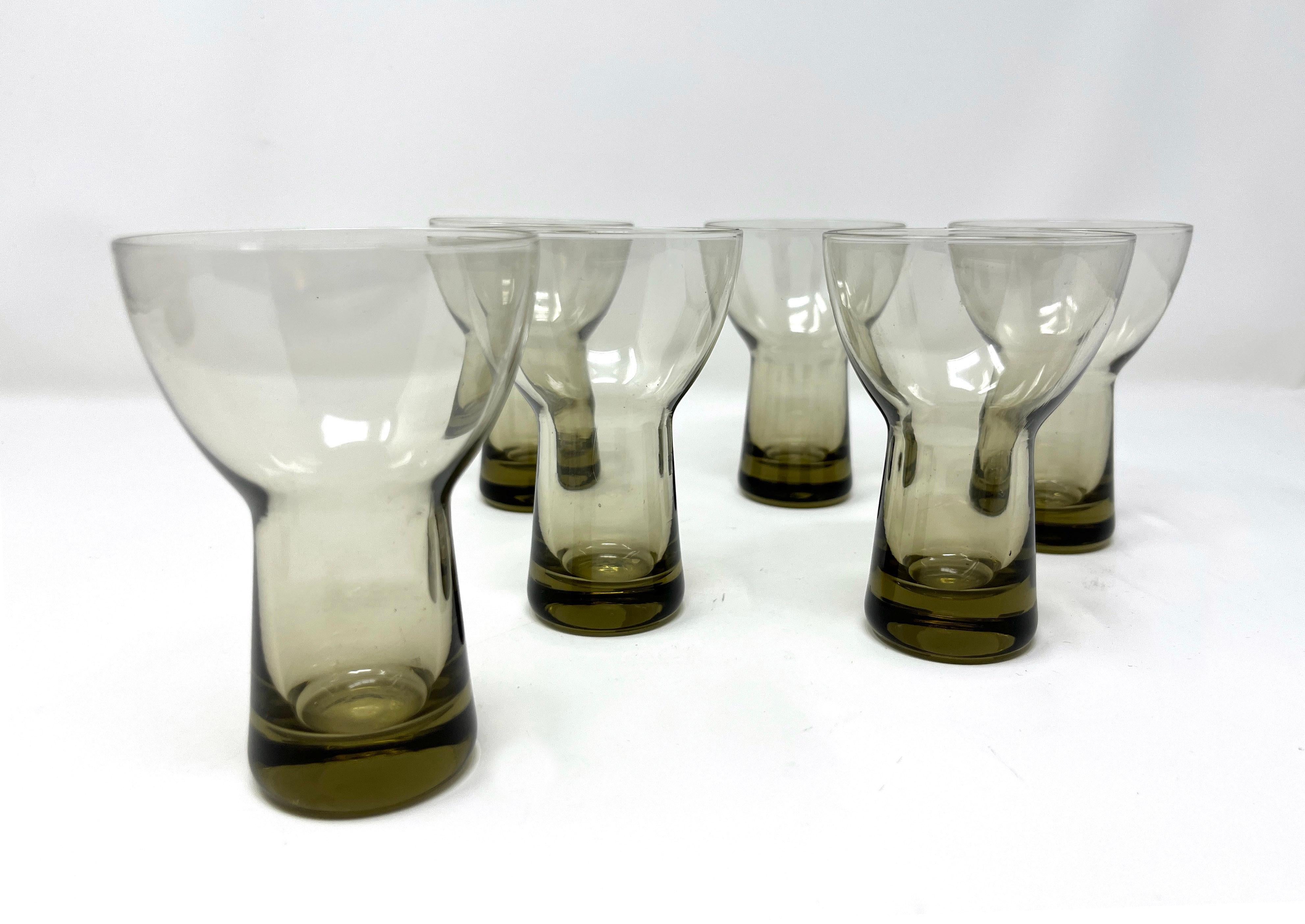 Vetro artistico Holmegaard Copenhagen MCM Lutken Smoke Brocca da Cocktail e Bicchieri da Aperitivo in vendita