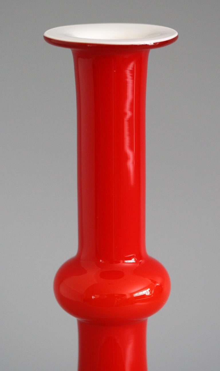 Holmegaard Danish Carnaby Red Overlay Glass Knuckle Vase by Christer Holmgren For Sale 2