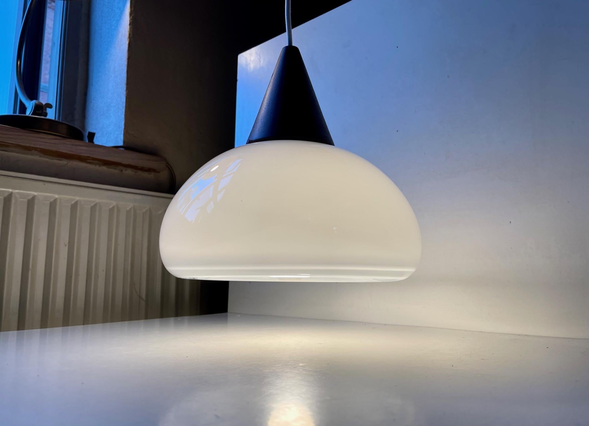 Danois Holmegaard Danish Modern Lampe à suspension Sunset Lamps en verre opalin blanc de Per Lütken en vente