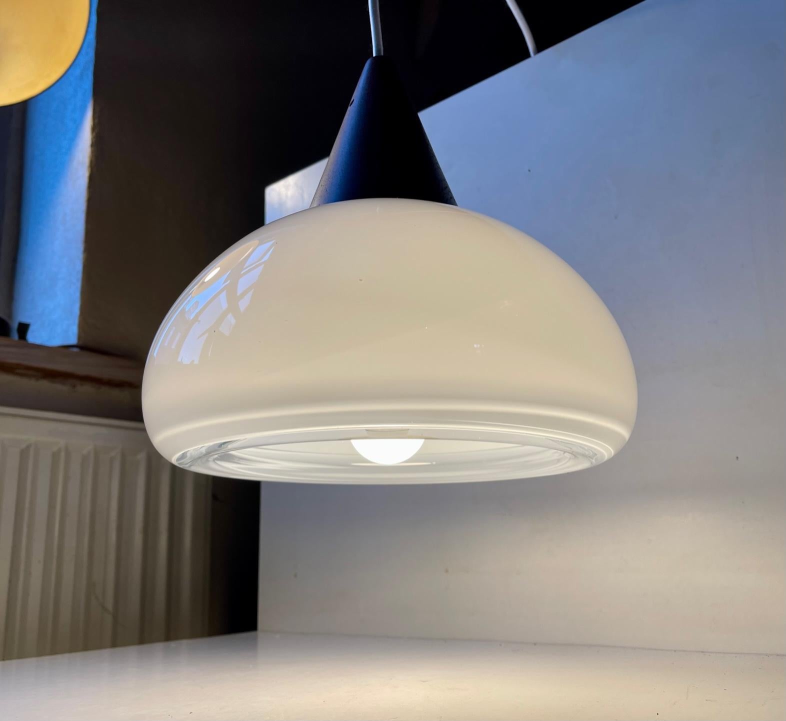 Holmegaard Danish Modern Lampe à suspension Sunset Lamps en verre opalin blanc de Per Lütken Bon état - En vente à Esbjerg, DK