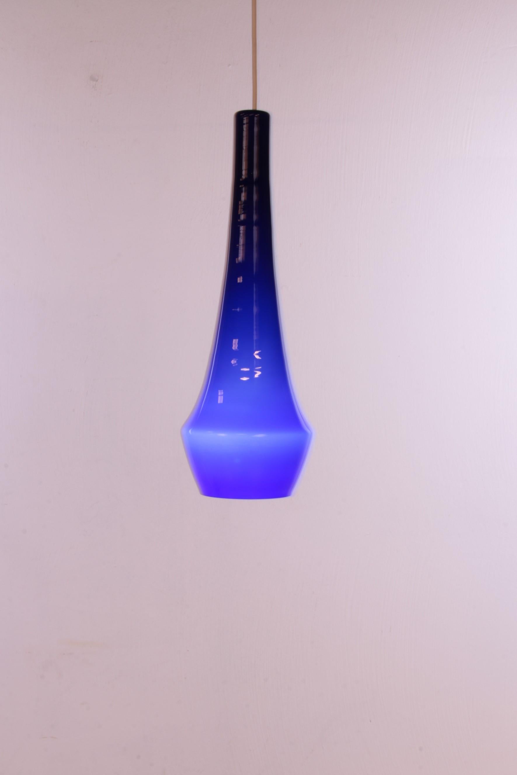 Scandinave moderne Lampe suspendue en verre Holmegaard Design Louis Poulsen, 1960, Danemark en vente