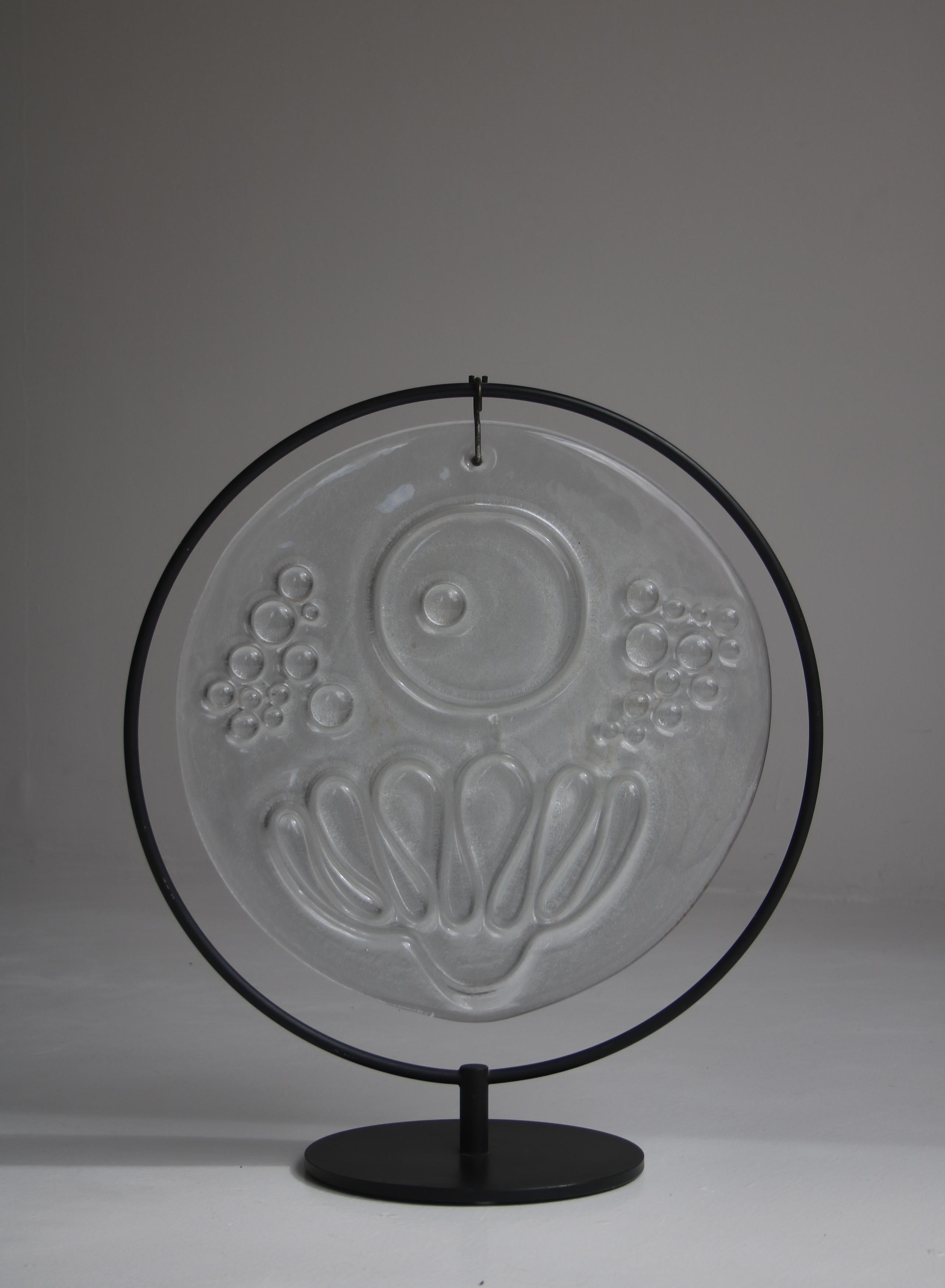 Holmegaard Handgefertigtes Glasrelief / Sonnenanhänger mit abstraktem Motiv „Sommer“, 1975 (Skandinavische Moderne) im Angebot