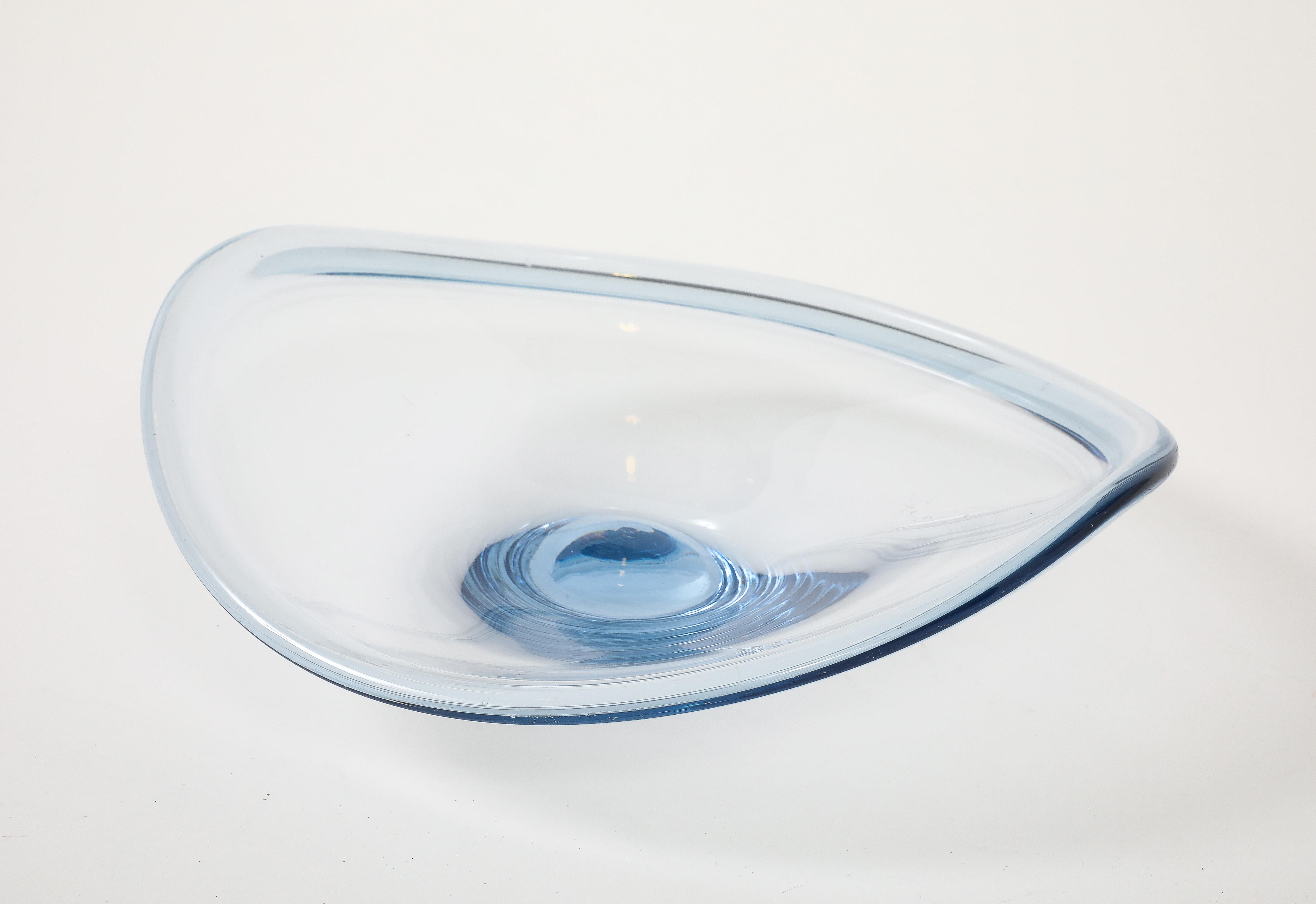 Svedese Centrotavola in vetro blu ghiaccio Holmegaard in vendita