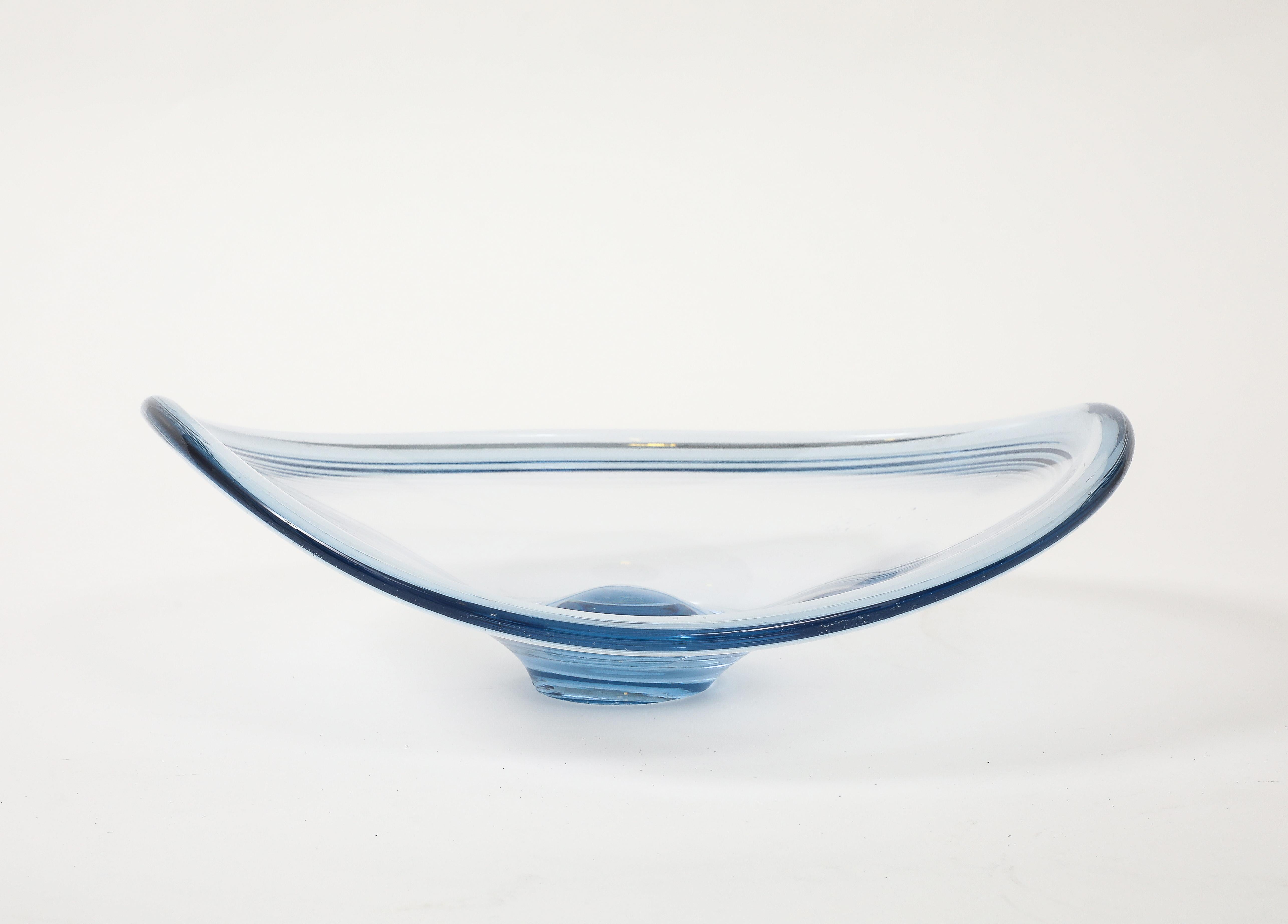 Fatto a mano Centrotavola in vetro blu ghiaccio Holmegaard in vendita