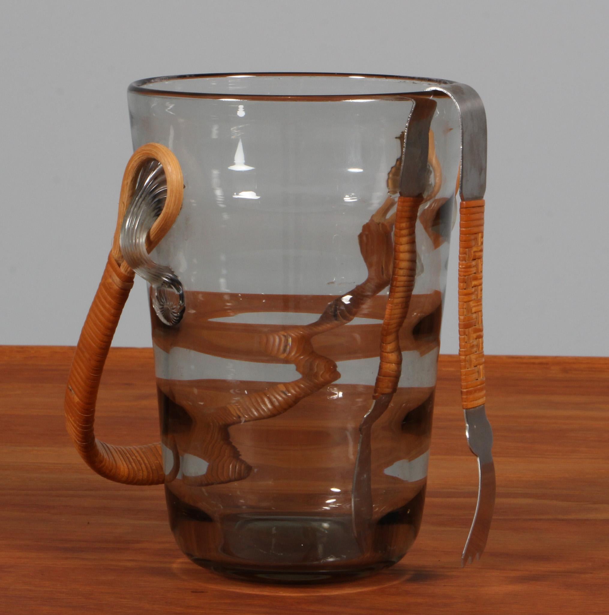 Cubitera Holmegaard de cristal con asa de caña.

Fabricado por Holmegaard en la década de 1960.