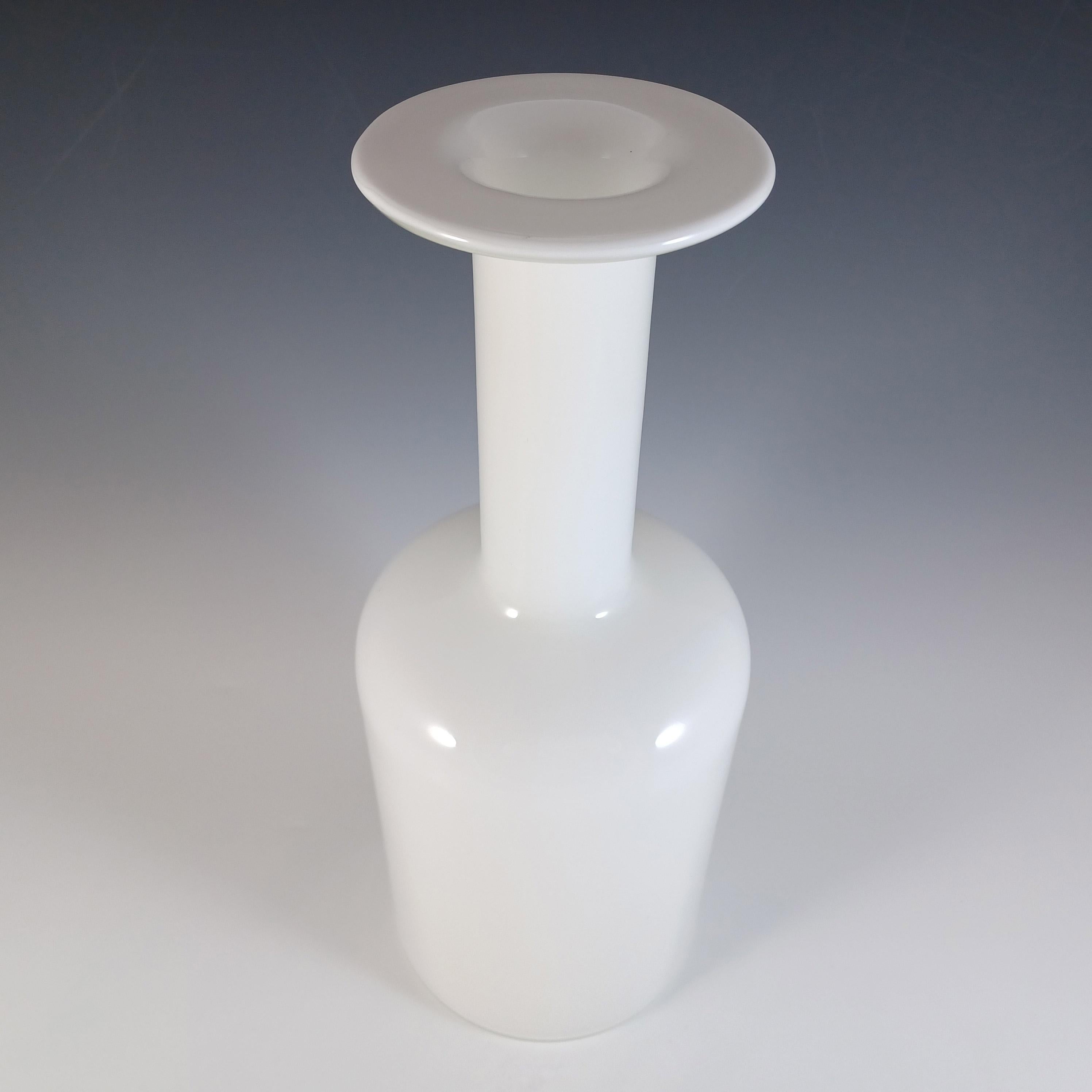 Mid-Century Modern Holmegaard Large Kastrup Otto Brauer White Opal Glass Gulvvase Vase For Sale