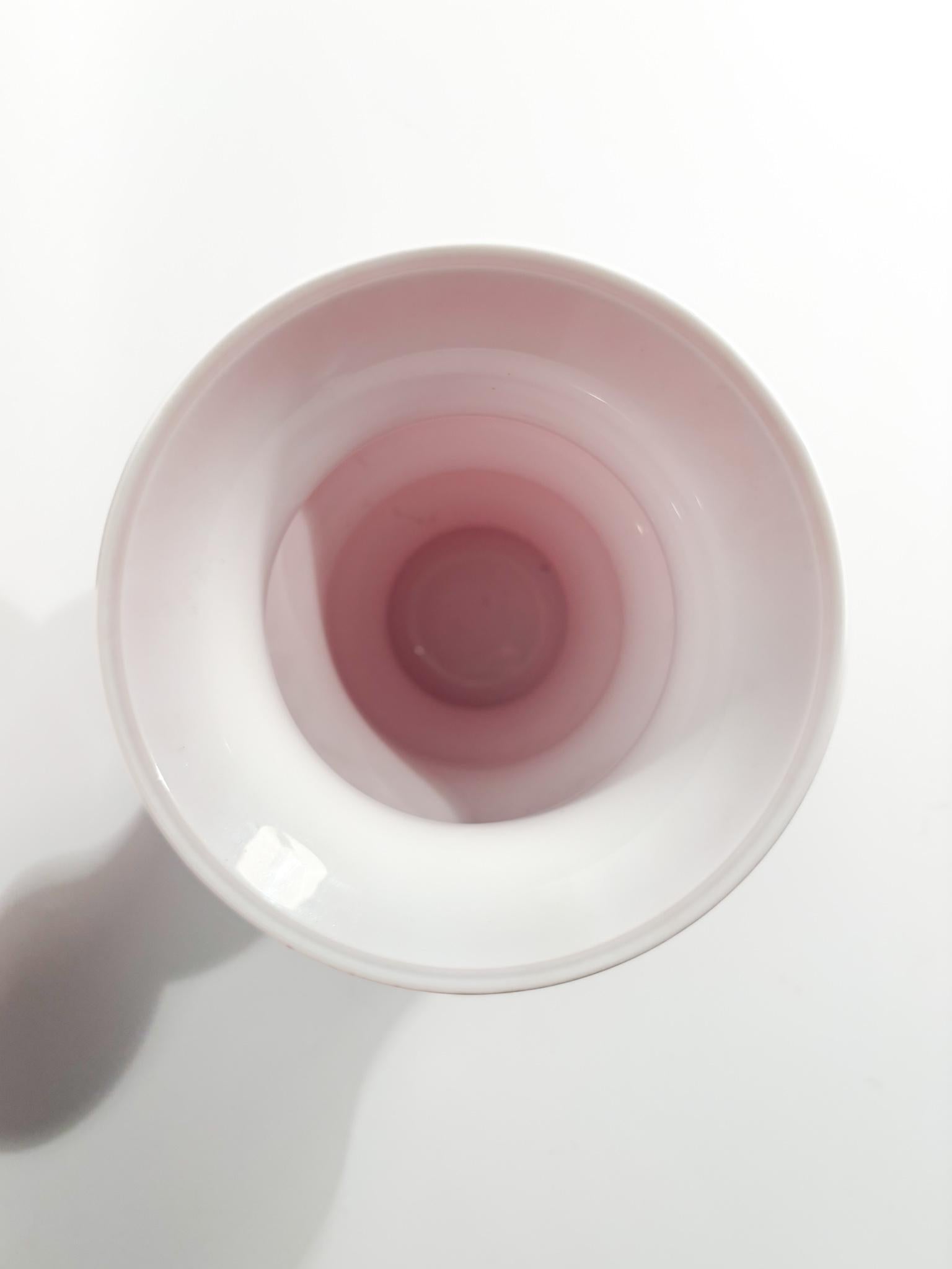 Vaso opale Holmegaard in vetro rosso danese anni '90 In condizioni buone in vendita a Milano, MI