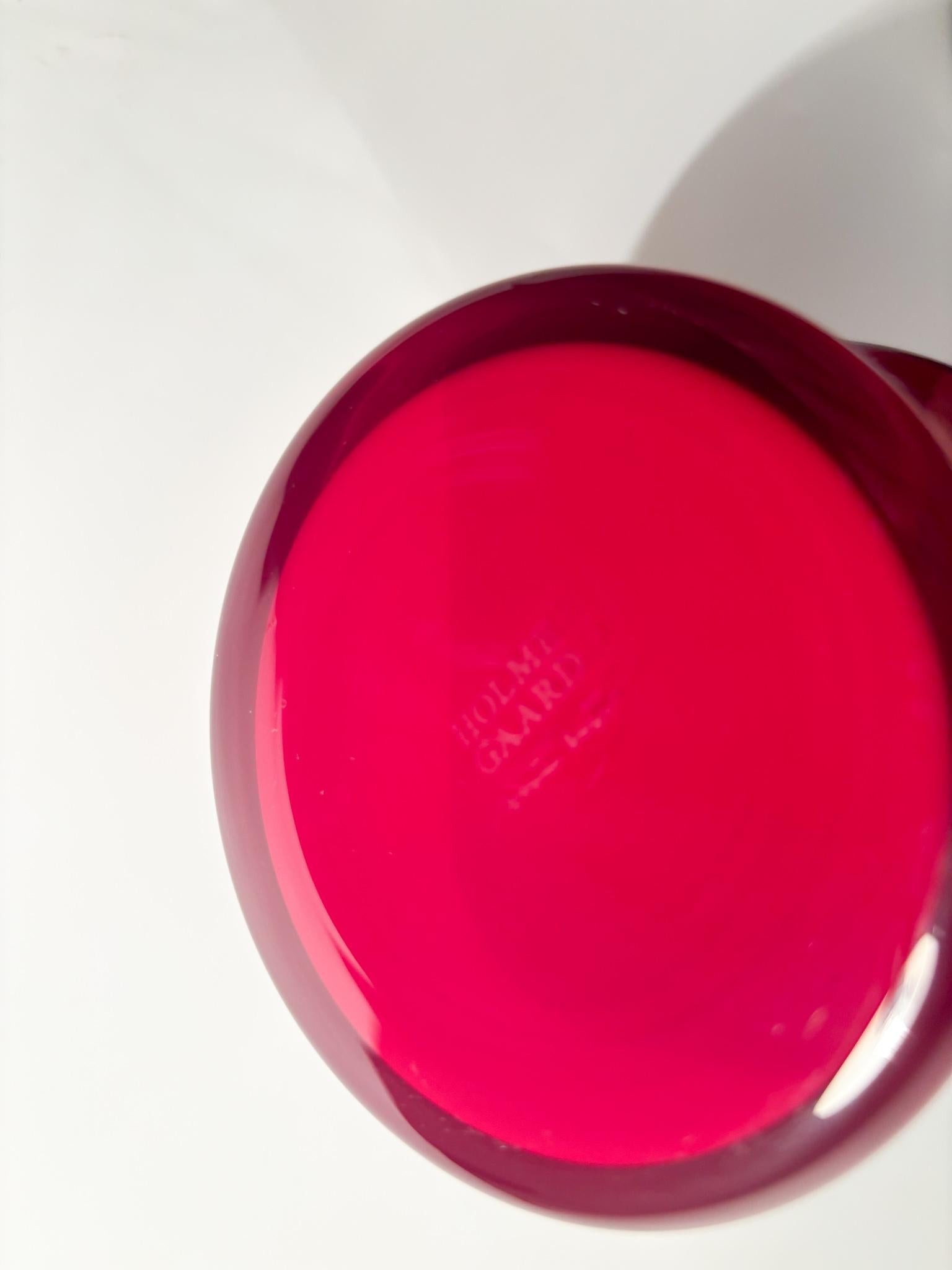 Vetro Vaso opale Holmegaard in vetro rosso danese anni '90 in vendita