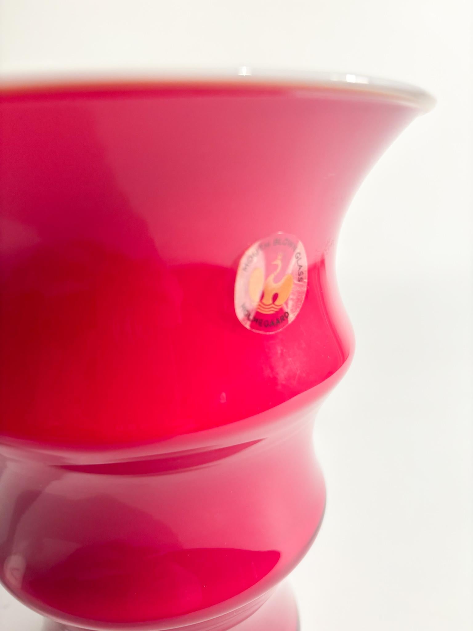Vaso opale Holmegaard in vetro rosso danese anni '90 in vendita 1