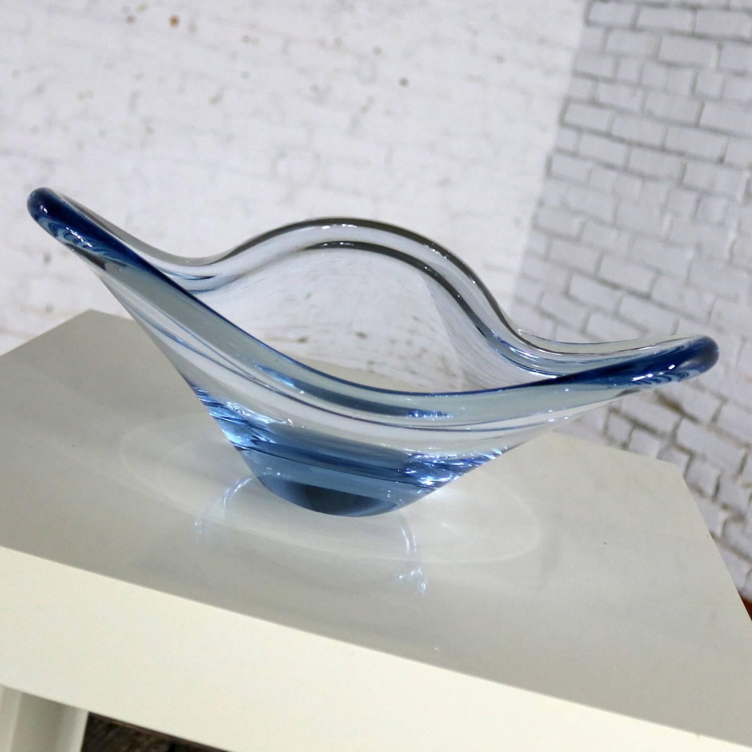 20ième siècle Holmegaard Per Lutken Fionia Centrepiece Bowl in Blue Mid-Century Modern