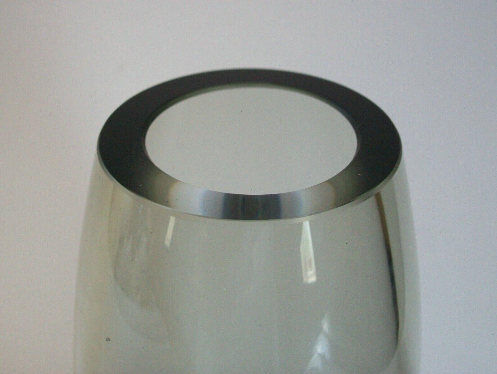 Holmegaard, Per Lütken, Vaso grigio Hellas, firmato, Danimarca, anni '70 circa In condizioni buone in vendita a Chatham, ON
