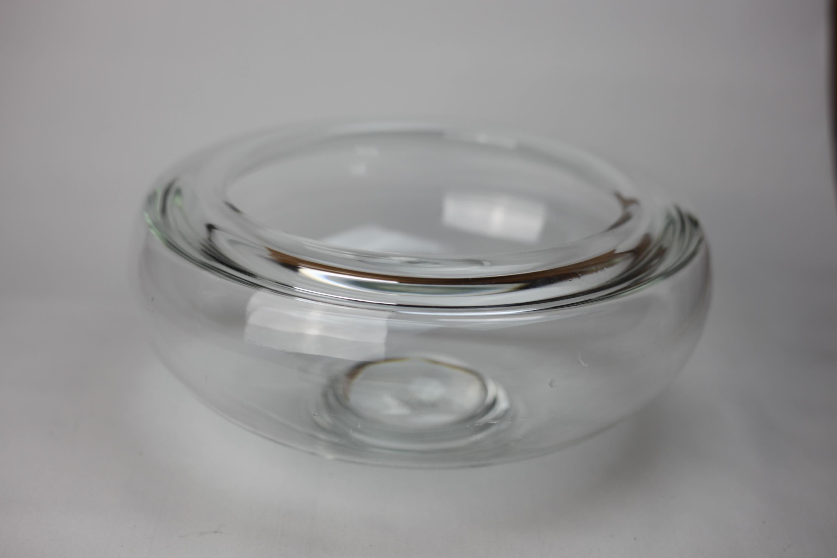 This lovely classic designed by Per Lütken looks great on every table 

When Per Lütken designed the Provence bowl in 1955, he created a Danish classic. The bowl has a diameter of 31 cm, it is made of mouth-blown glass and is shaped manually. This