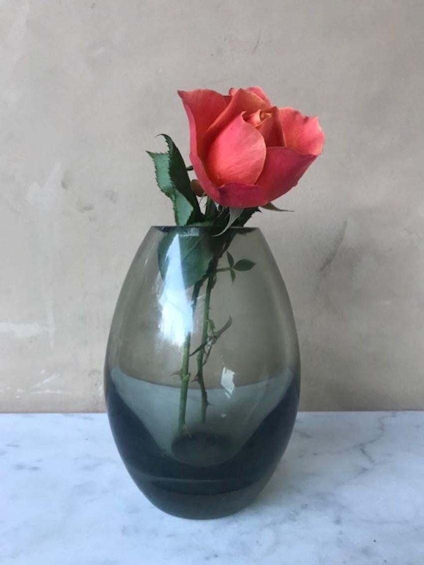Holmegaard-Vase aus Rauchglas, ca. 1960er Jahre (Moderne der Mitte des Jahrhunderts) im Angebot